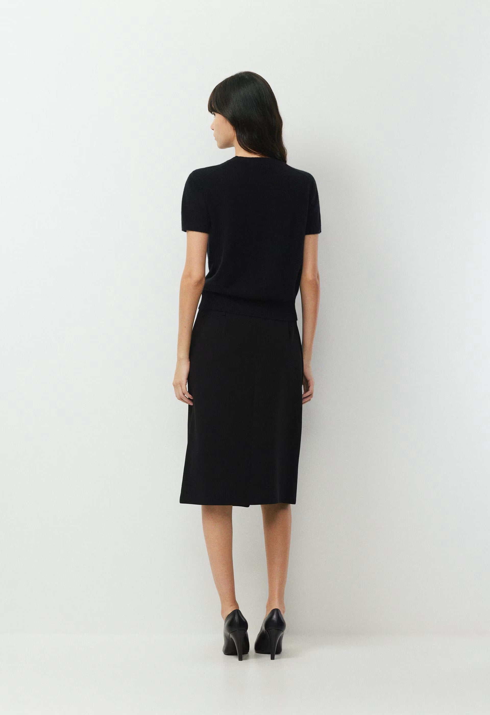 Bare Cashmere Bloor Shortsleeve Sweater - BLACK