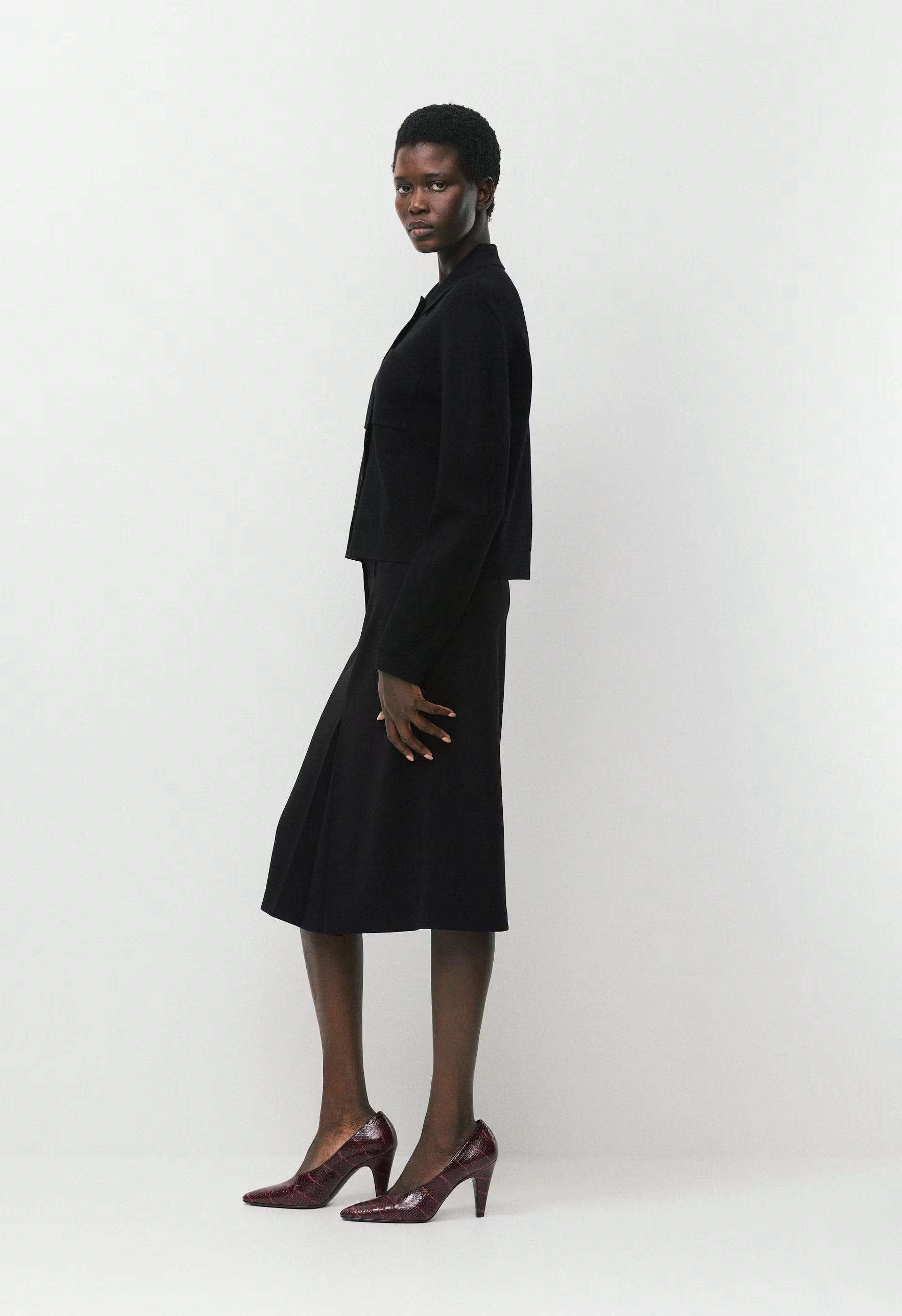 Society Cardigan - Wonder Yarn - BLACK