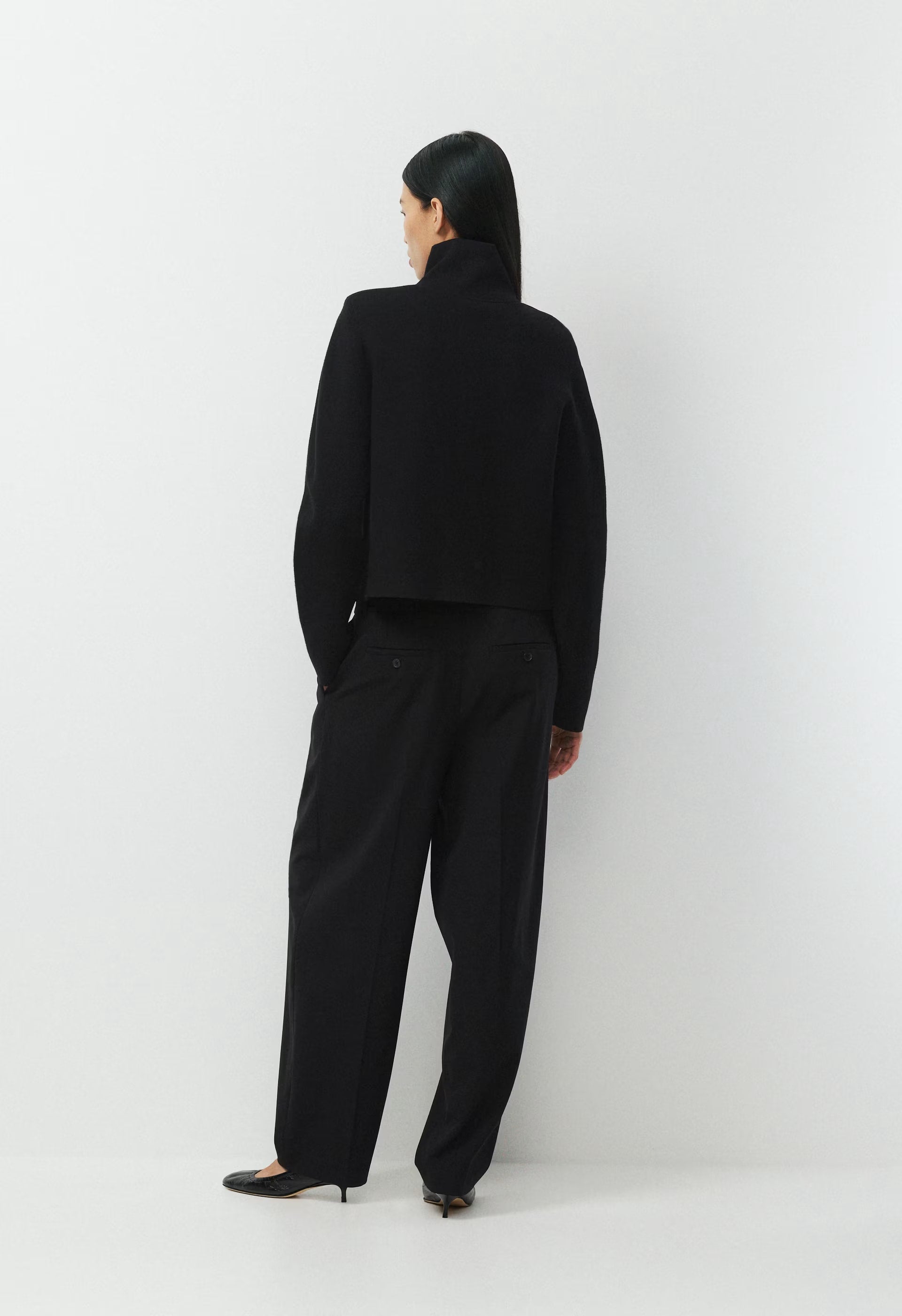 Quorum Cardigan - Wonder Yarn - BLACK