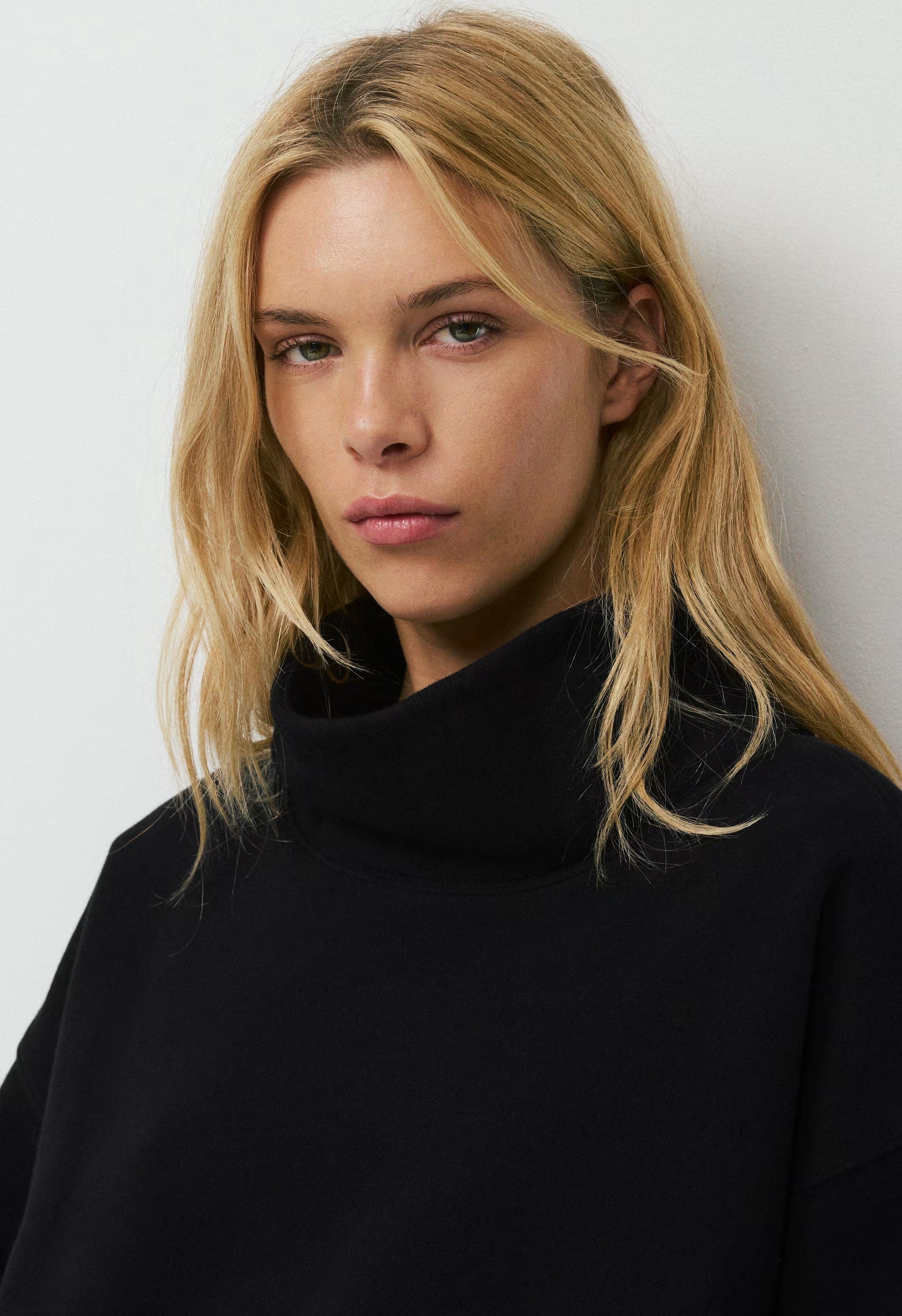 Cozy Sweatfleece Mega Funnel Neck - BLACK