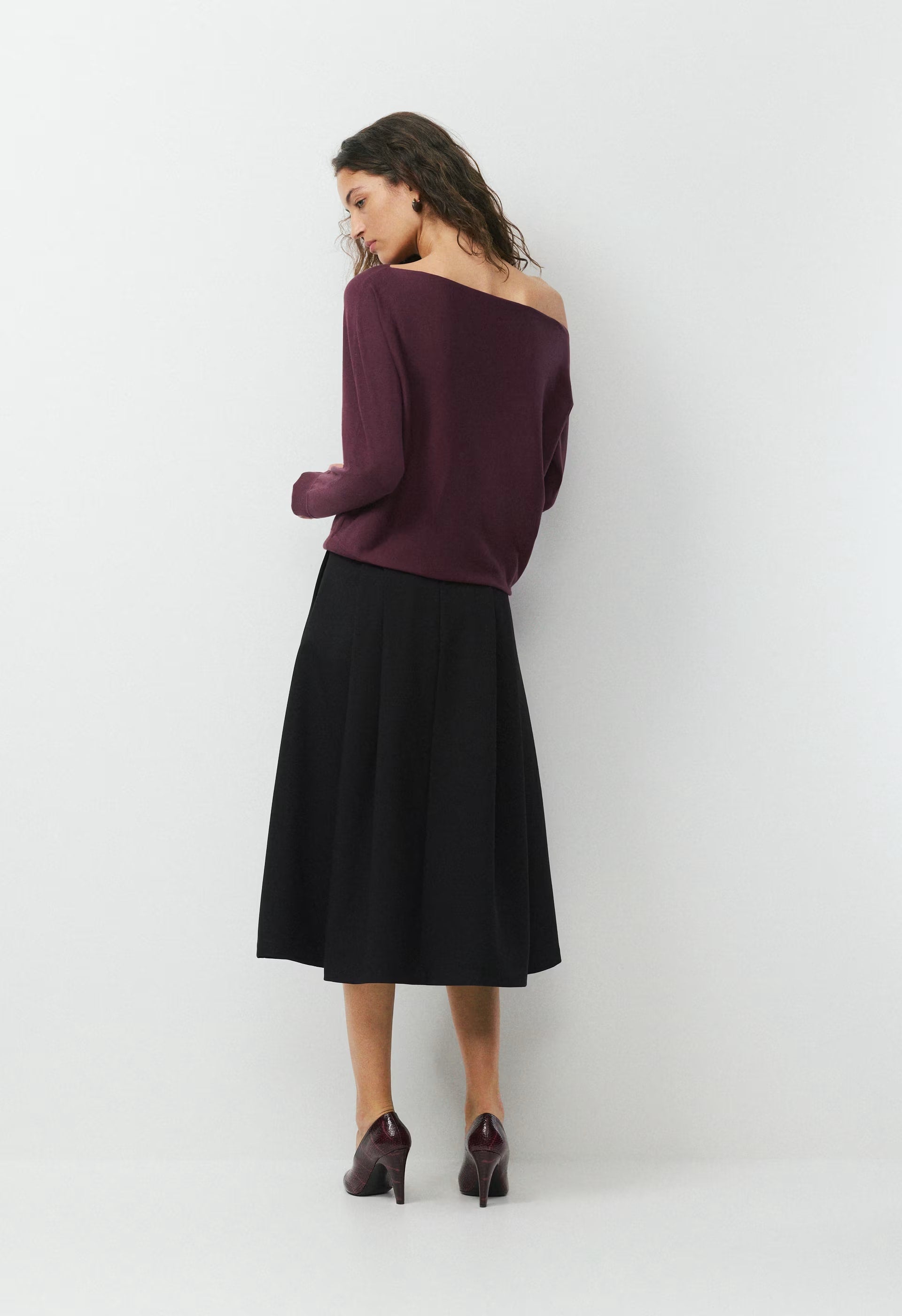 Inspiration Sweater - Wonder Yarn - GALA PLUM