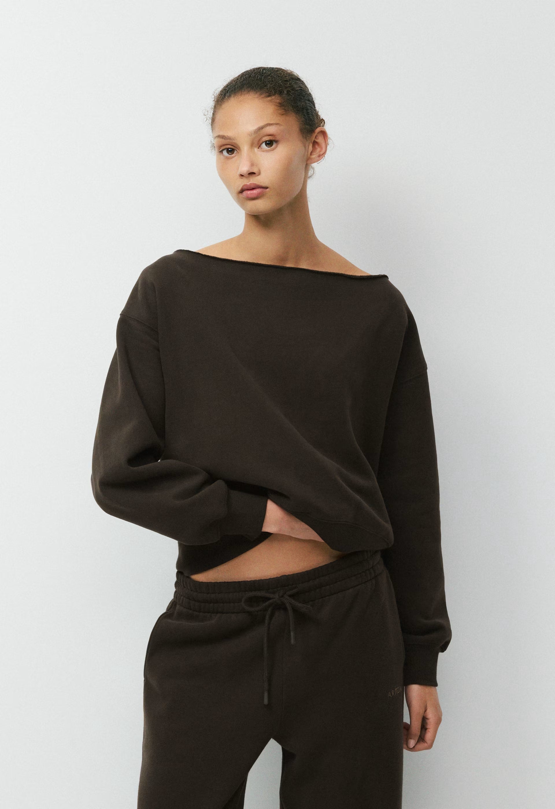 Cozy Sweatfleece BF Off-Shoulder Sweatshirt - CACAO NIB BROWN