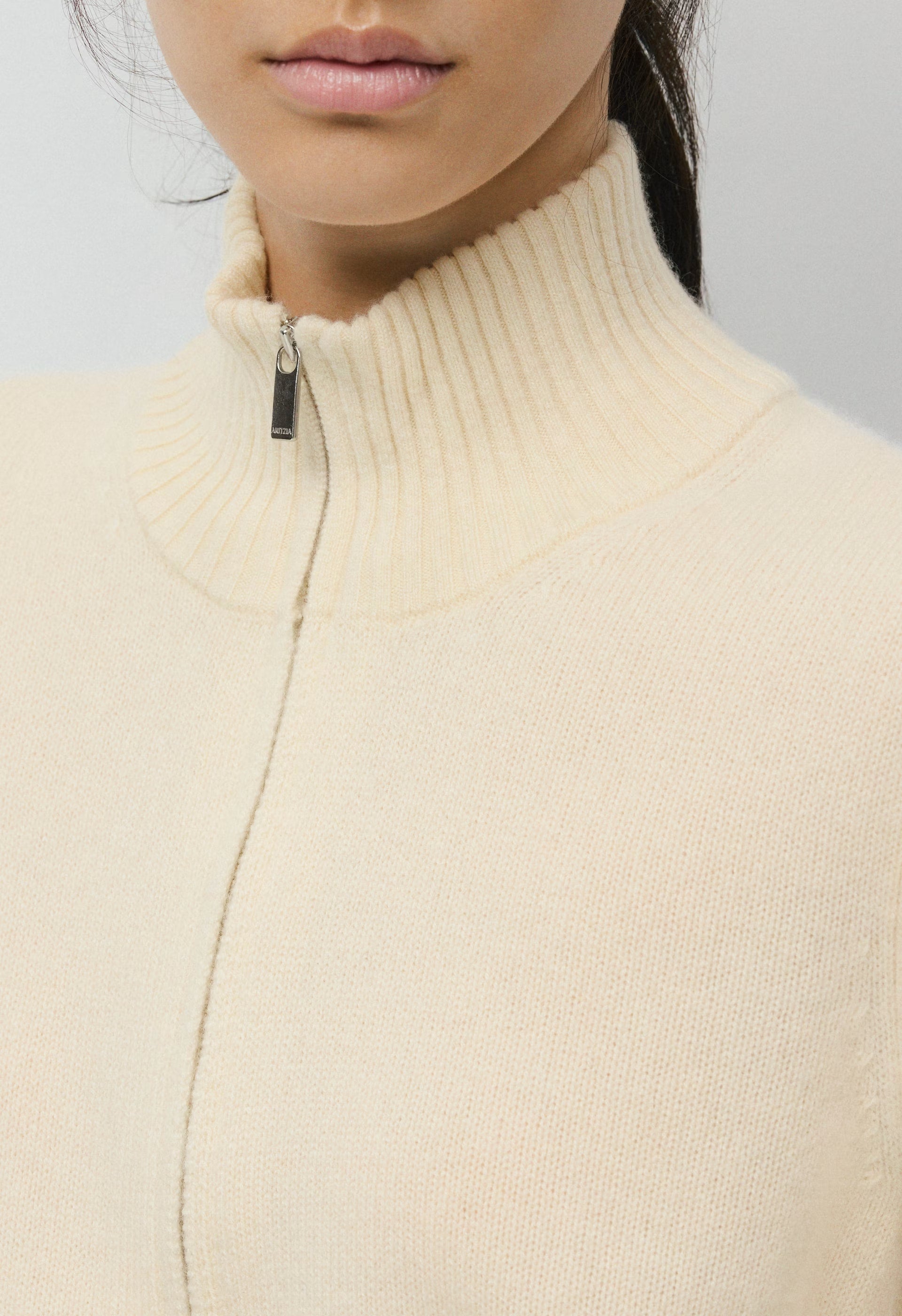 Essential Cashmere Catalogue Zip-Up - SEASIDE CREAM
