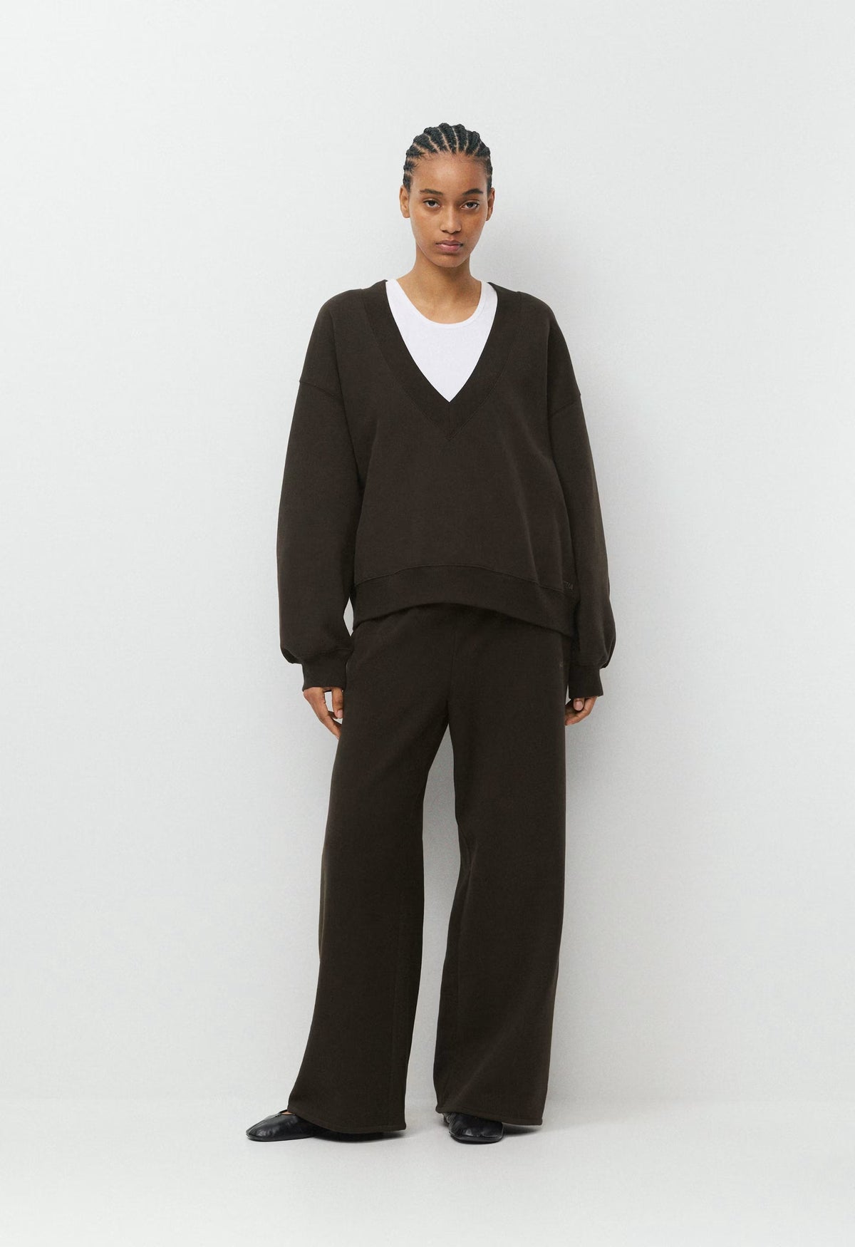Cozy Sweatfleece Mega V-Neck Sweatshirt - CACAO NIB BROWN