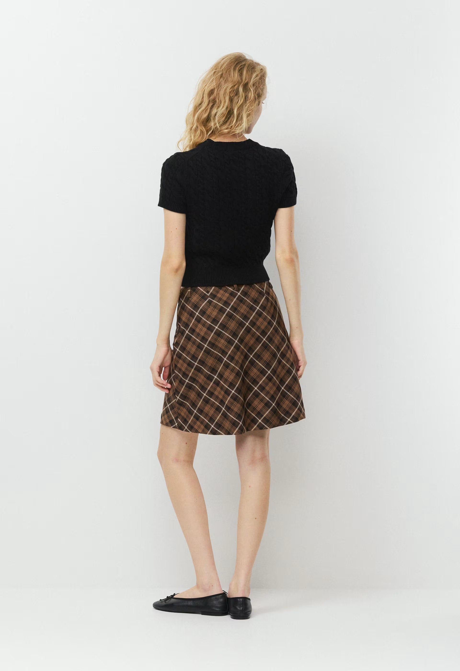 Endear Sweater - BLACK