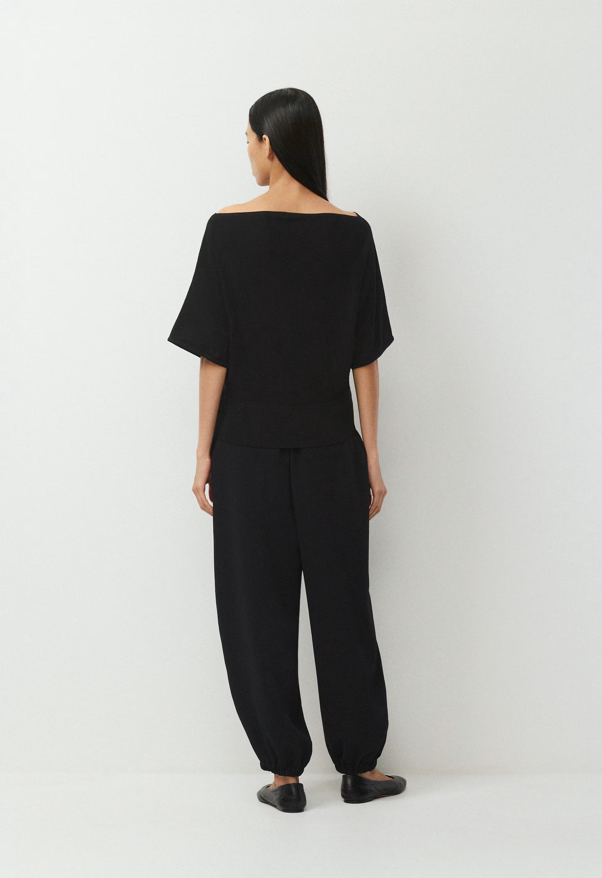 Precedent Sweater - Wonder Yarn - BLACK