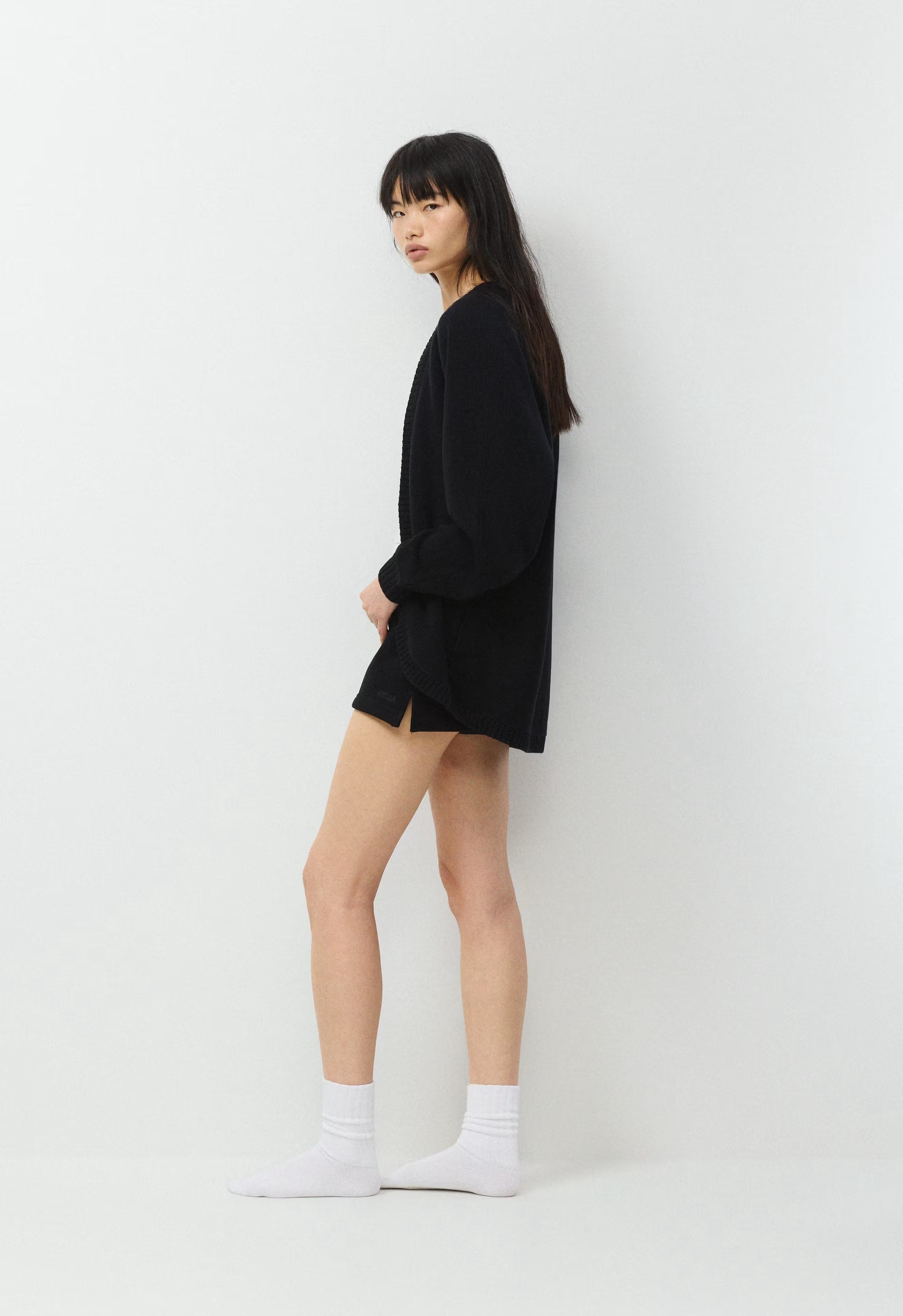 Gramercy Below Bum Shrug - BLACK