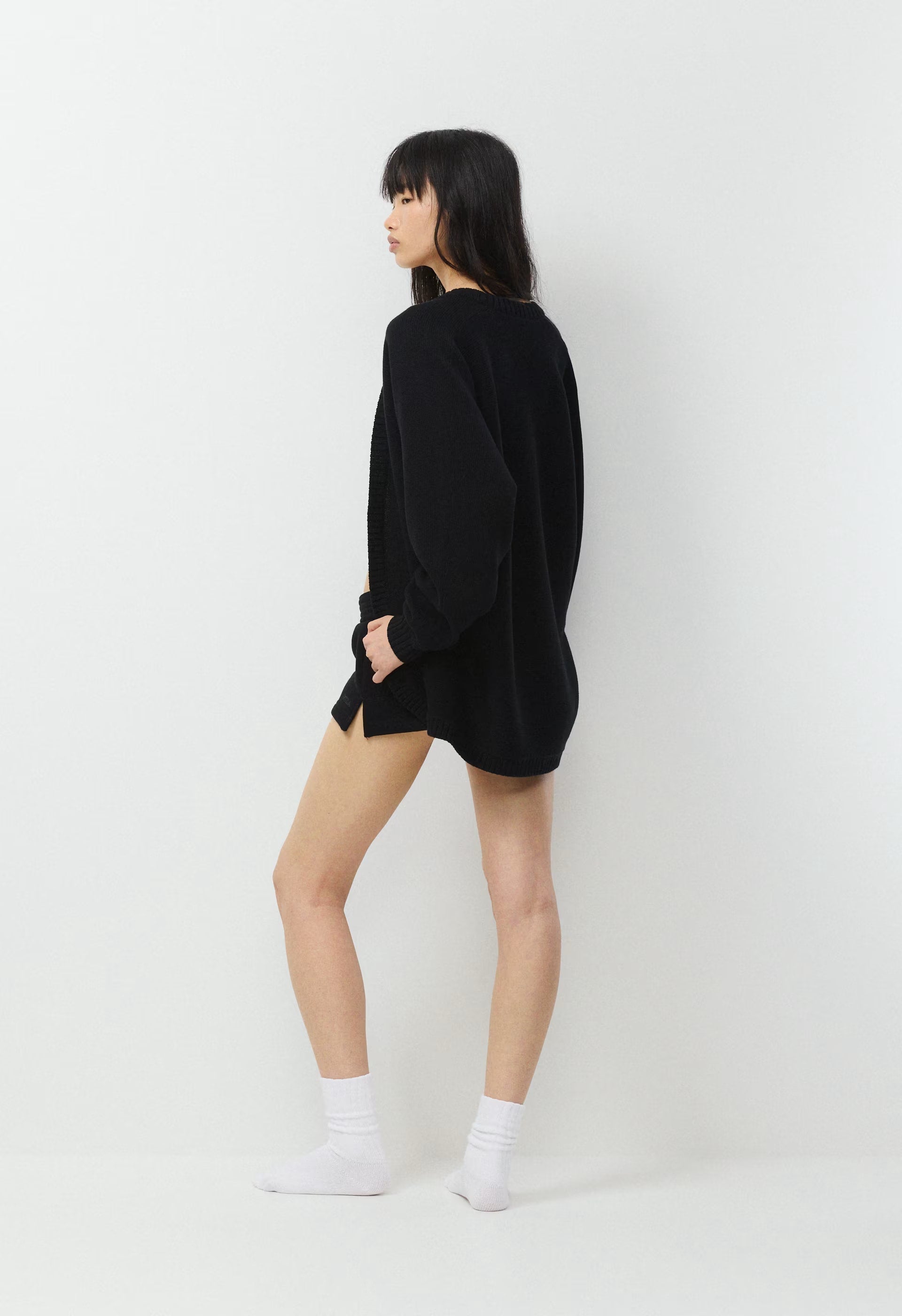 Gramercy Below Bum Shrug - BLACK