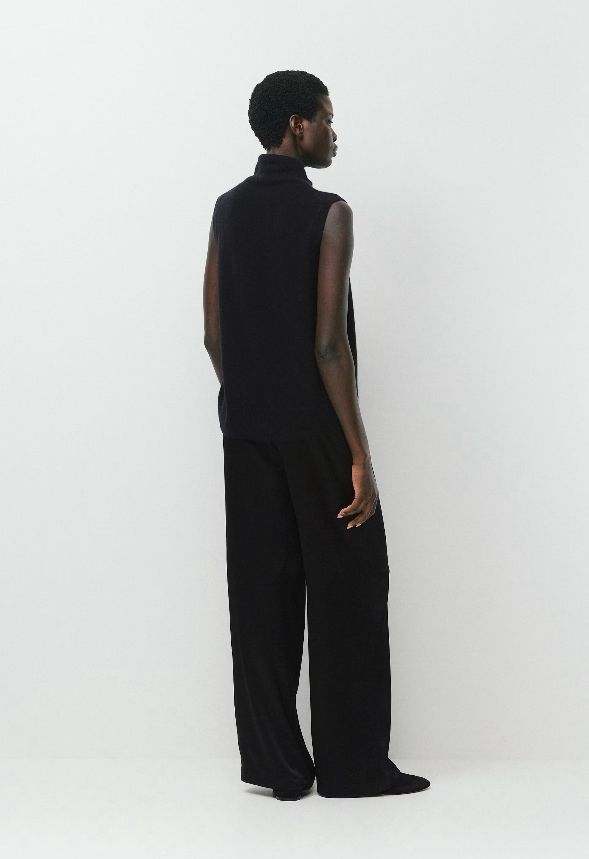 Bare Cashmere Opus Mockneck - BLACK
