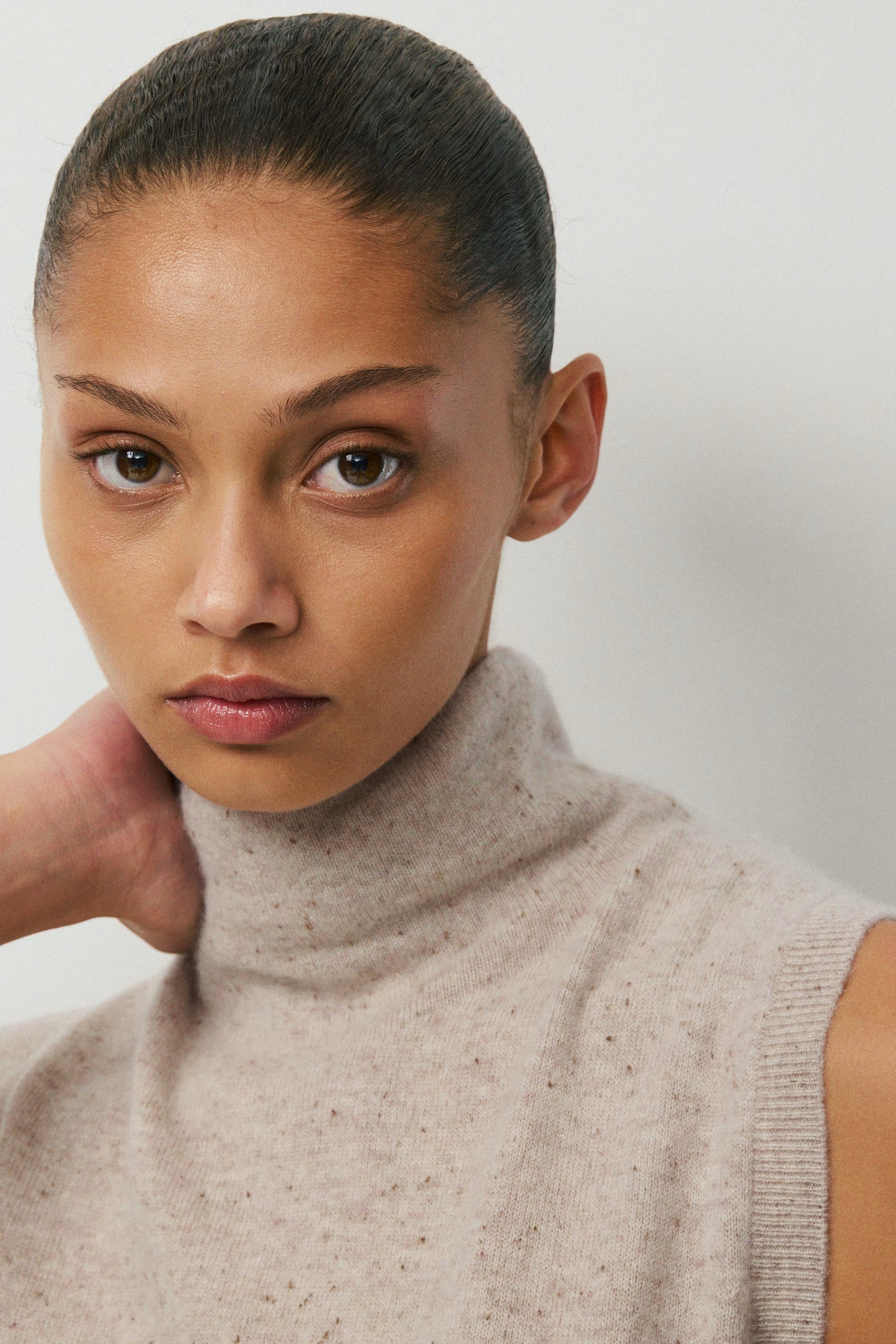 Bare Cashmere Opus Mockneck - SPECKLED MRCN BEIGE