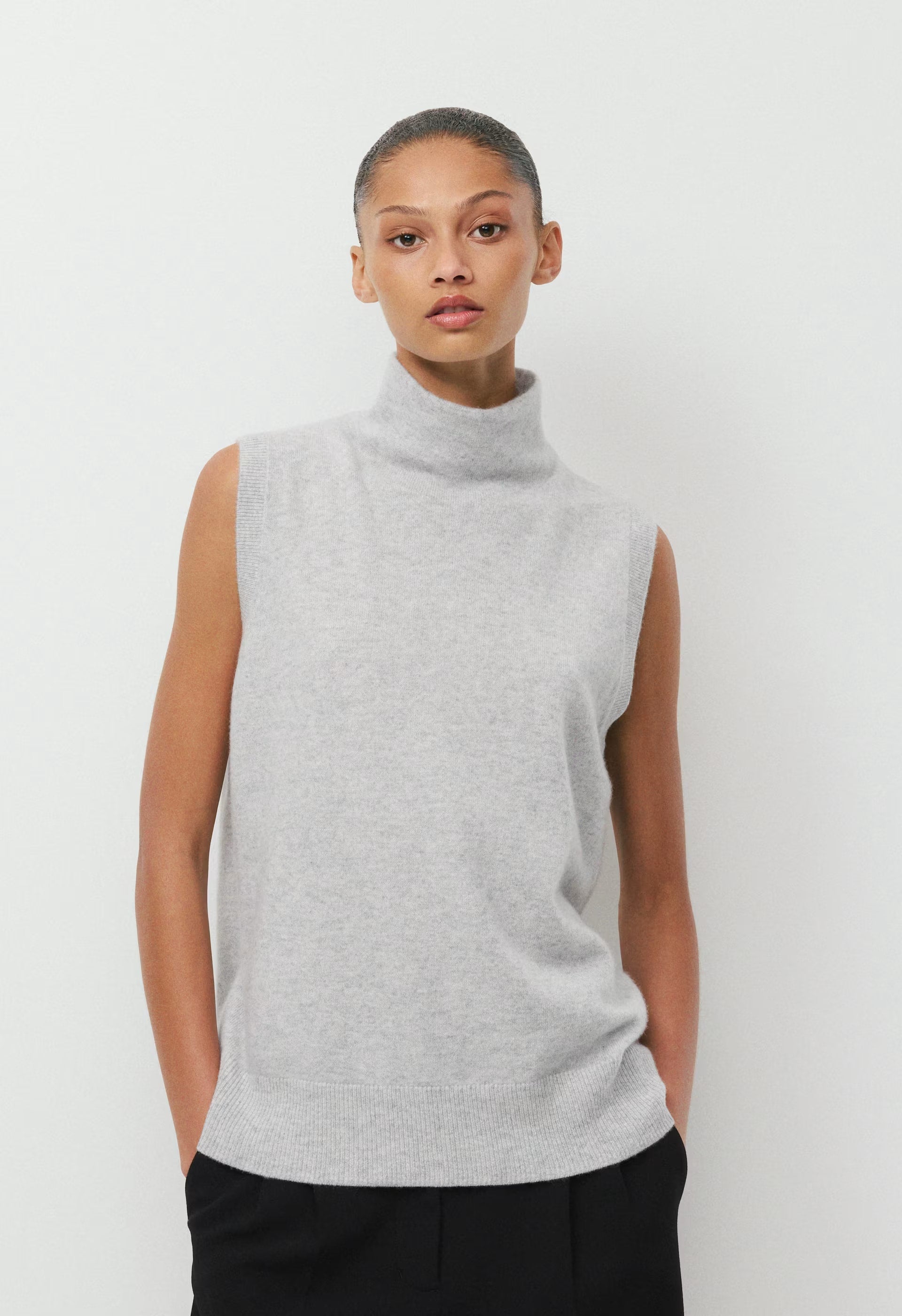 Bare Cashmere Opus Mockneck - CACAO NIB BROWN