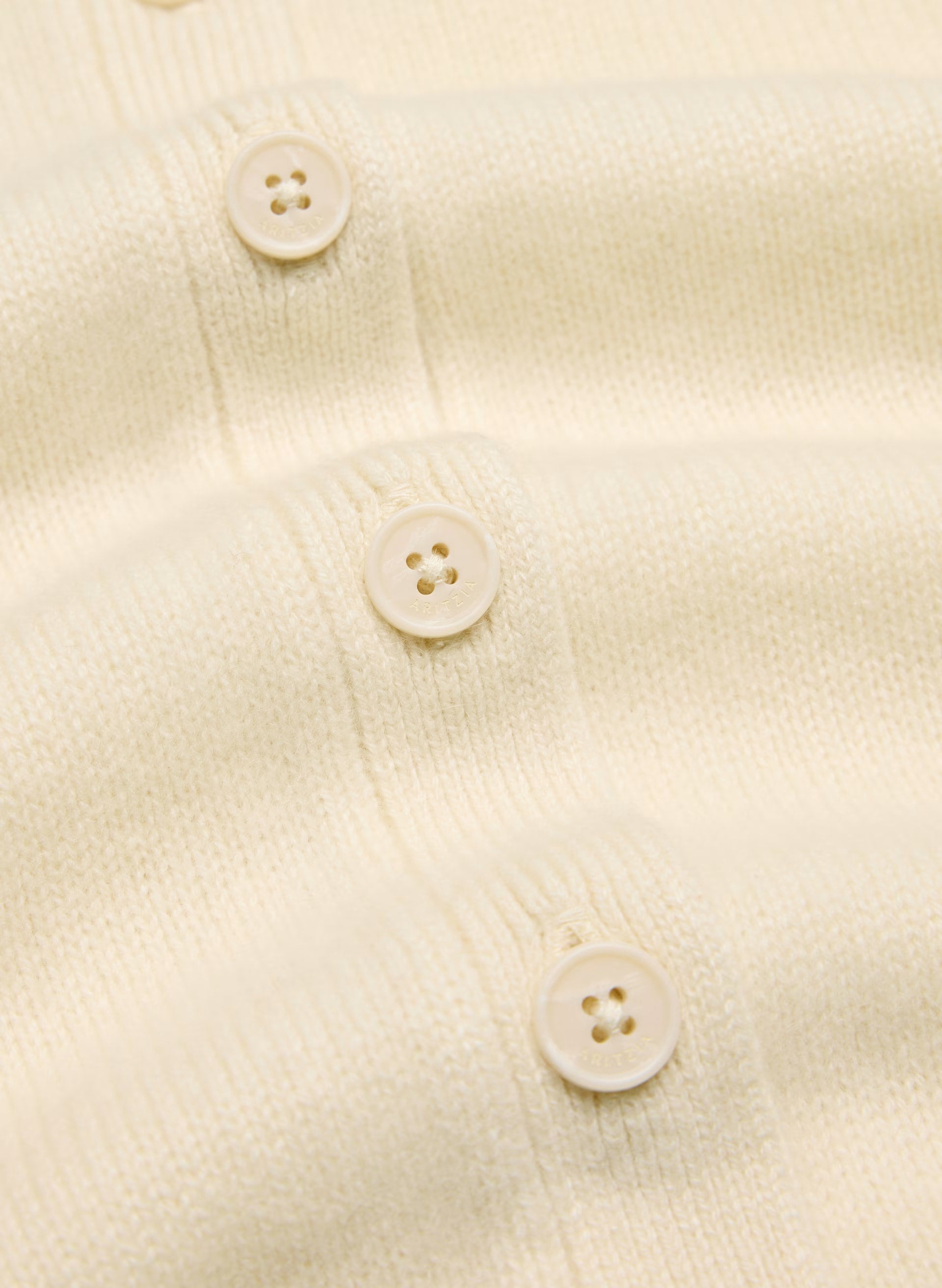 Essential Cashmere Princely Cardigan - SEASIDE CREAM