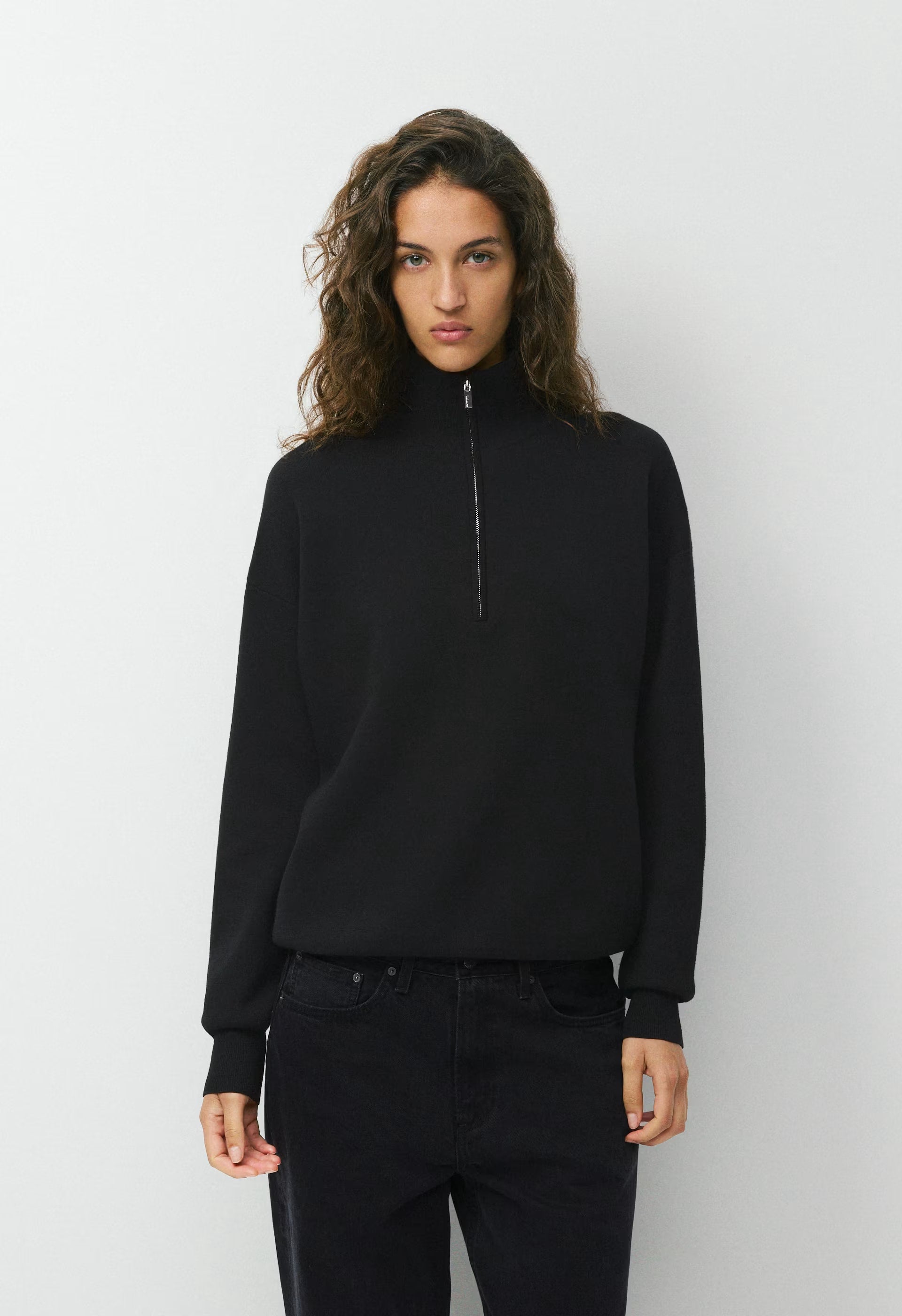 Appoint Sweater - Wonder Yarn - BLACK