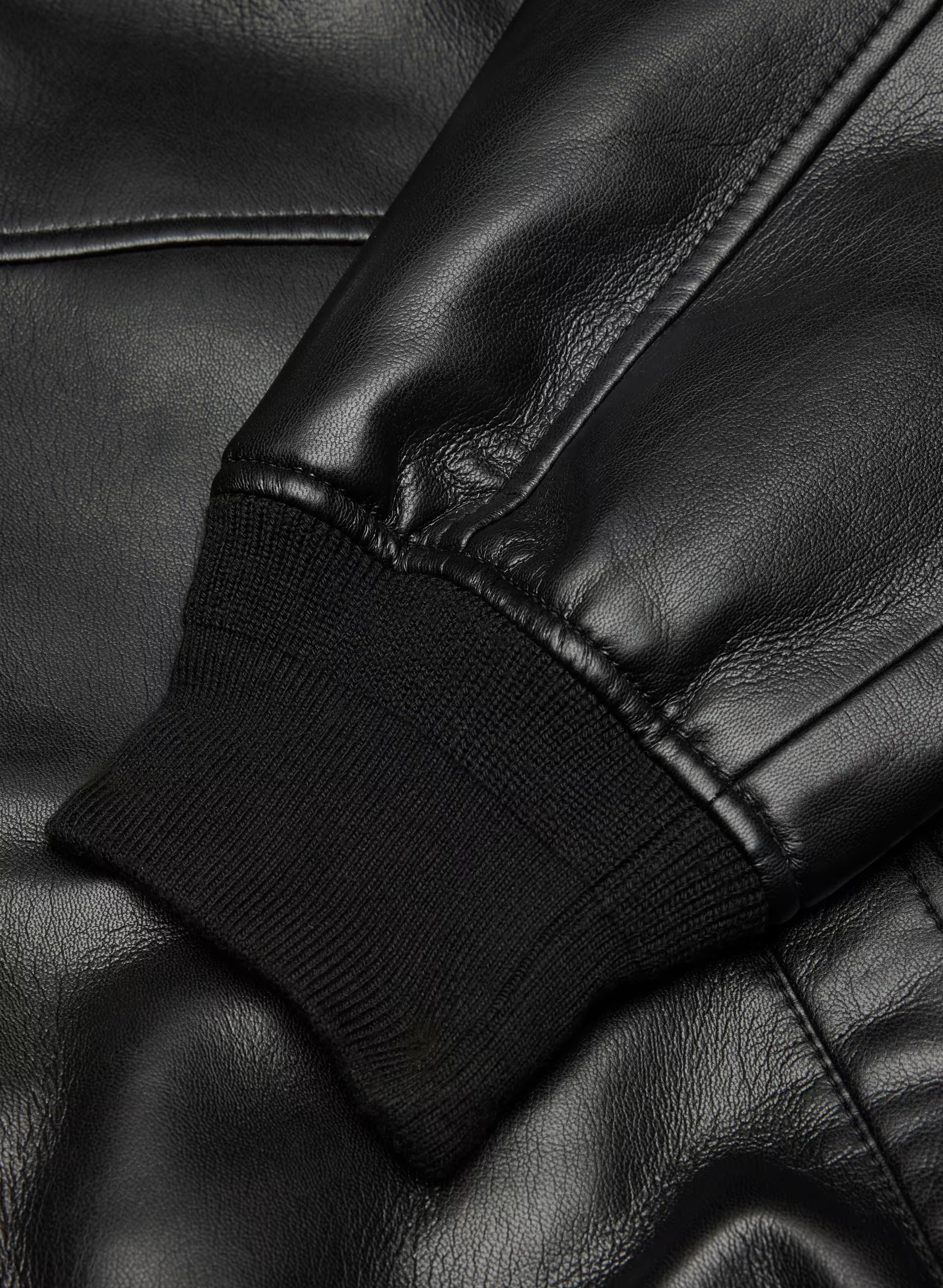 Synergy Bomber - UnReal Leather - BLACK