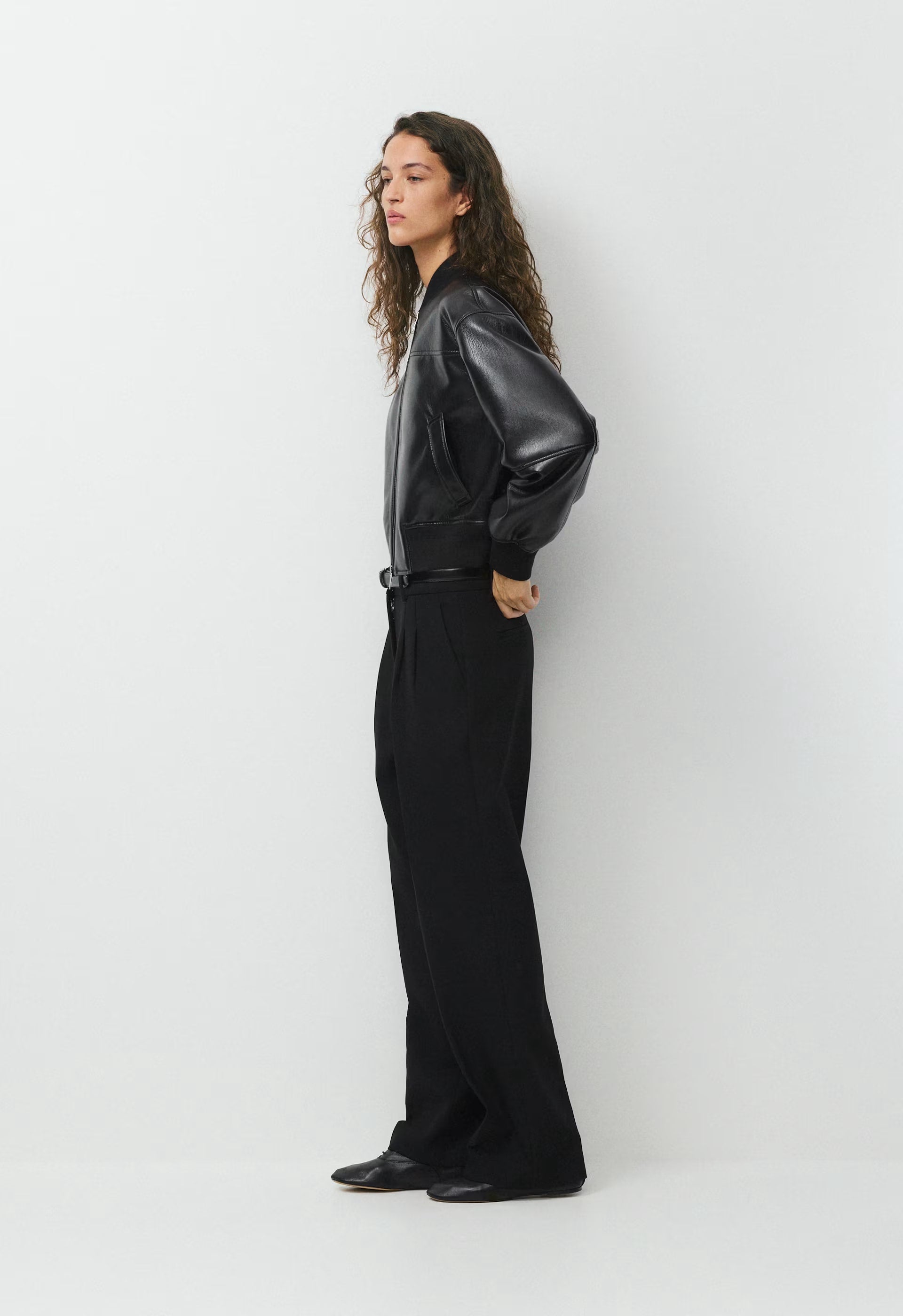 Synergy Bomber - UnReal Leather - BLACK