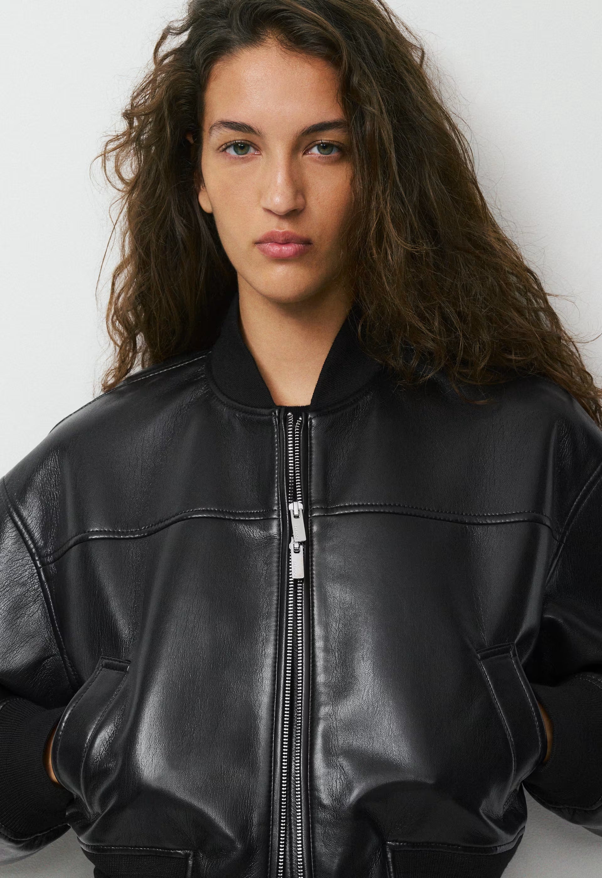 Synergy Bomber - UnReal Leather - BLACK