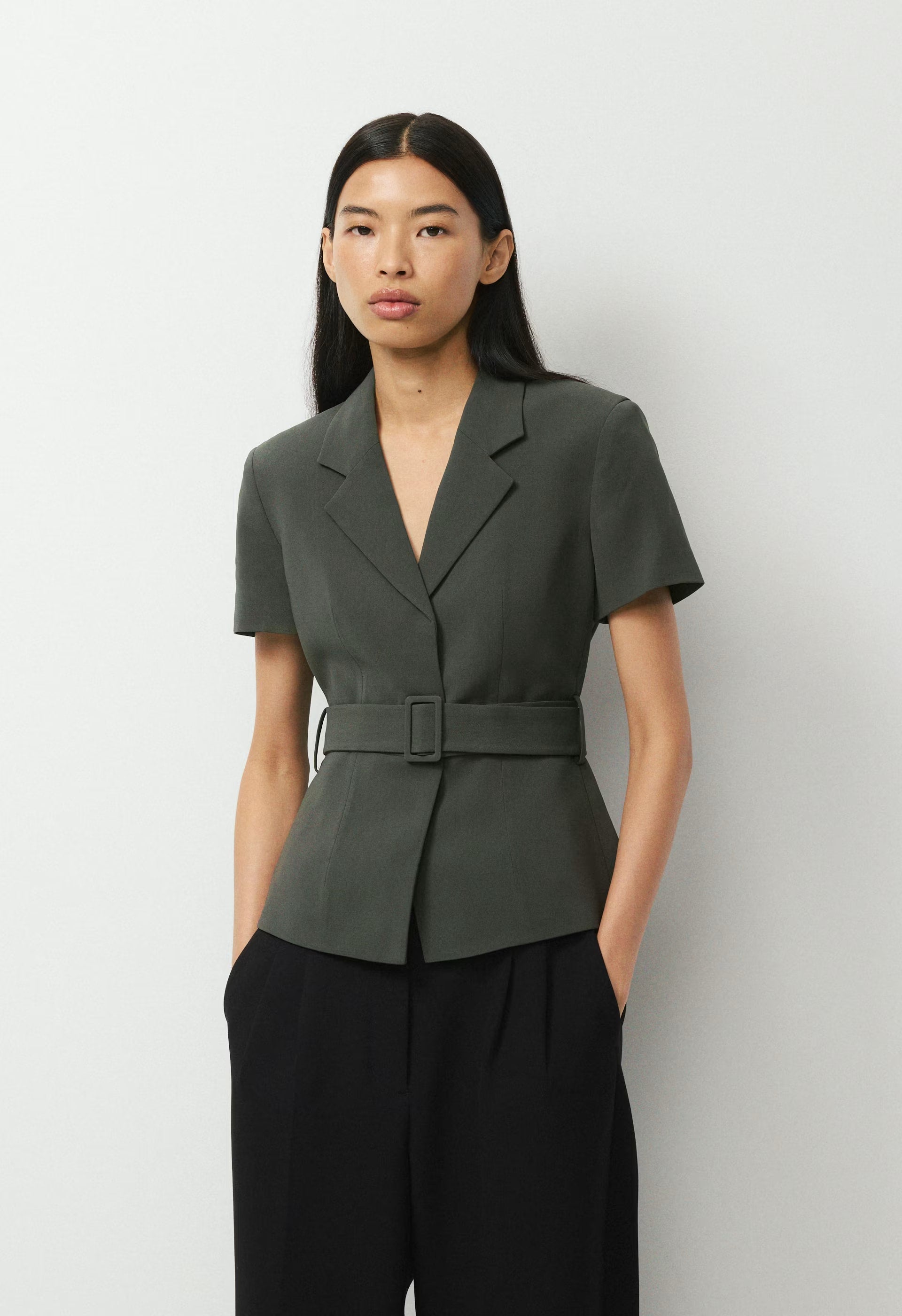 Brynn Shortsleeve Blazer - Sway Crepe - FLINT GREEN