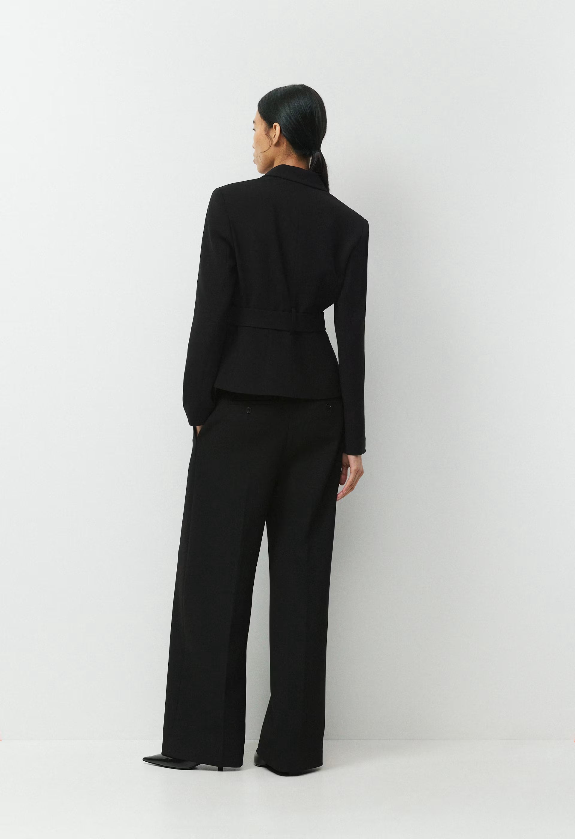 Brynn Blazer - Sway Crepe - BLACK