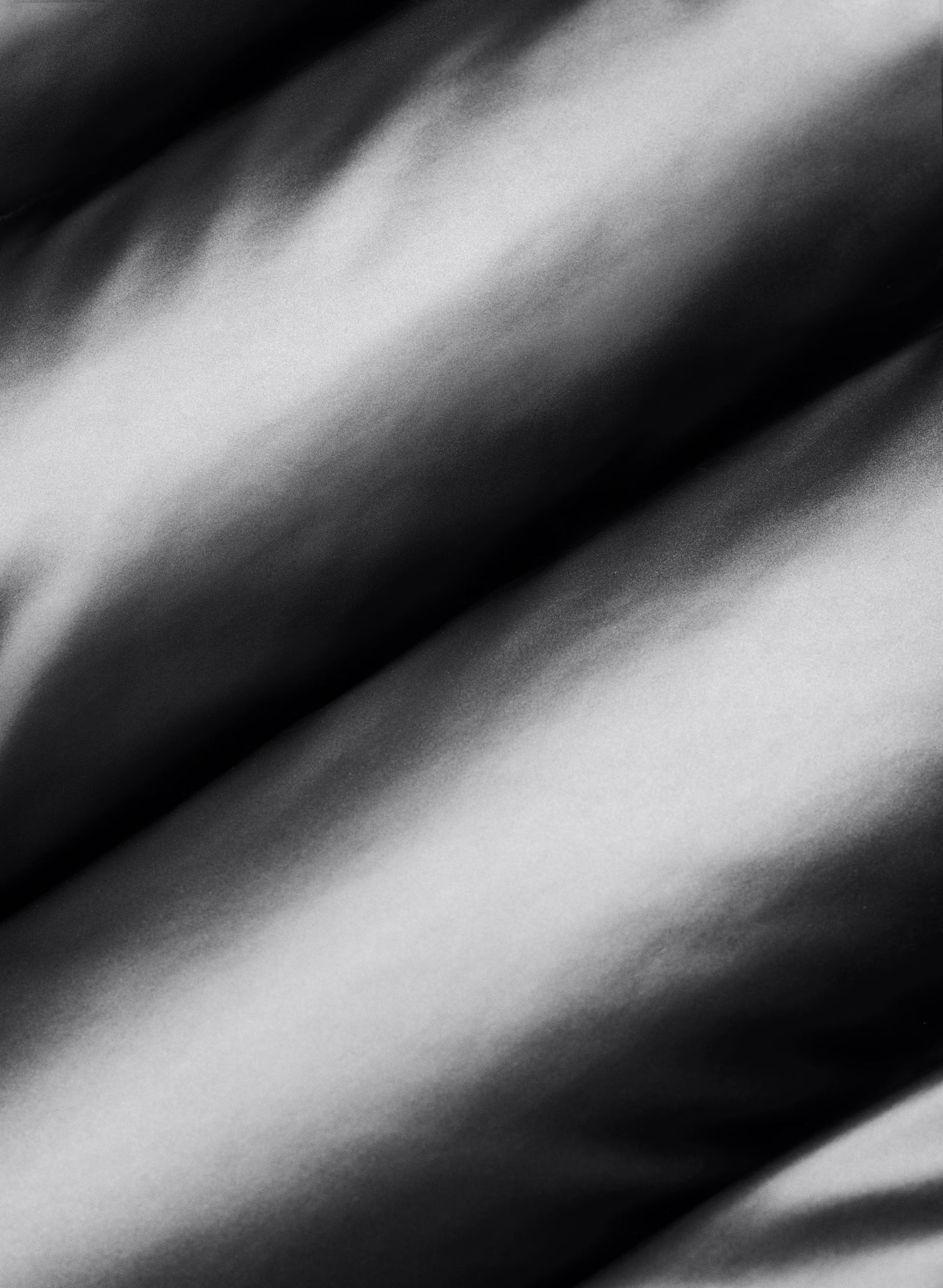 The Super Puff™ - Liquid Shine - ELEGANT CHARCOAL
