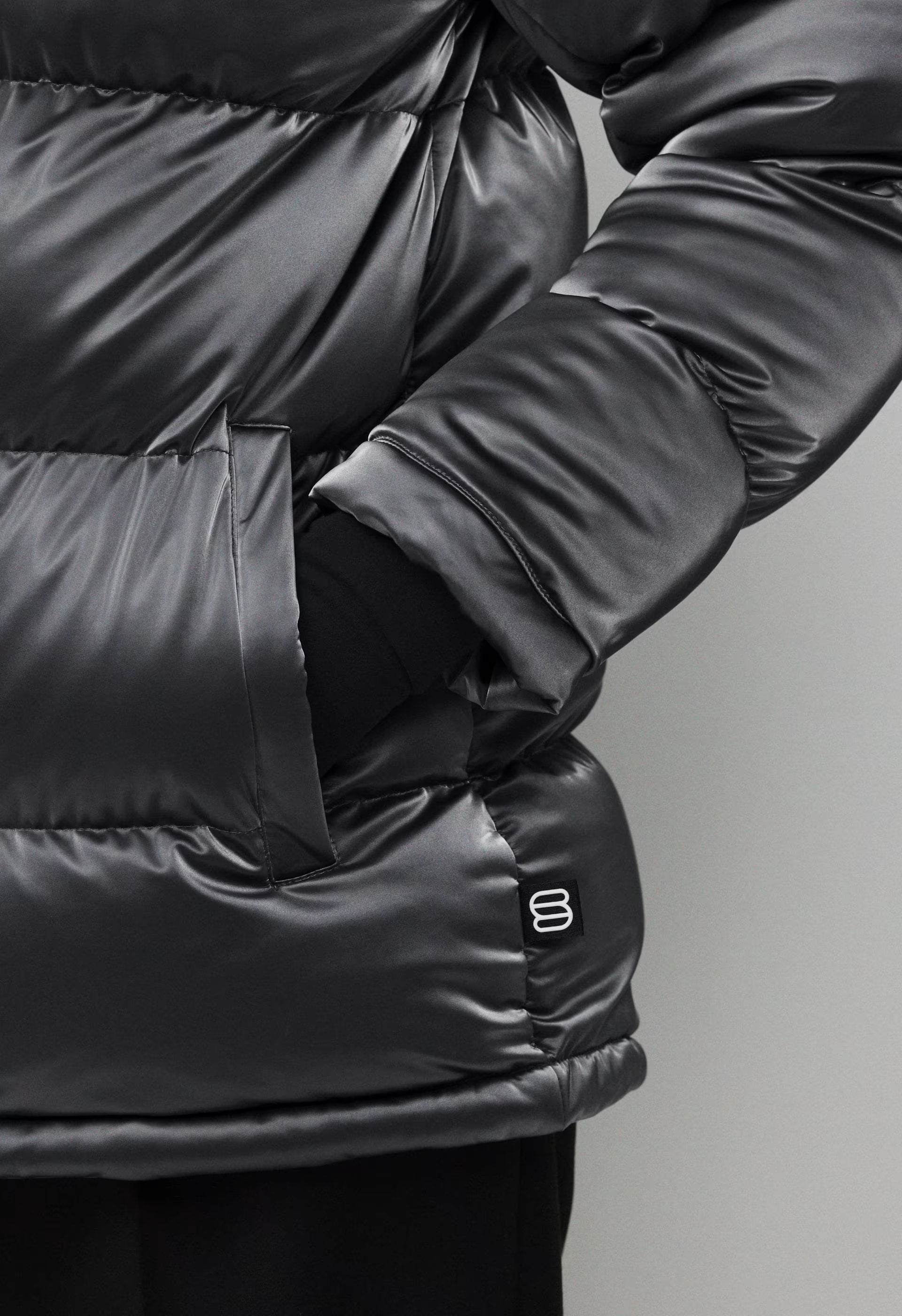 The Super Puff™ - Liquid Shine - ELEGANT CHARCOAL
