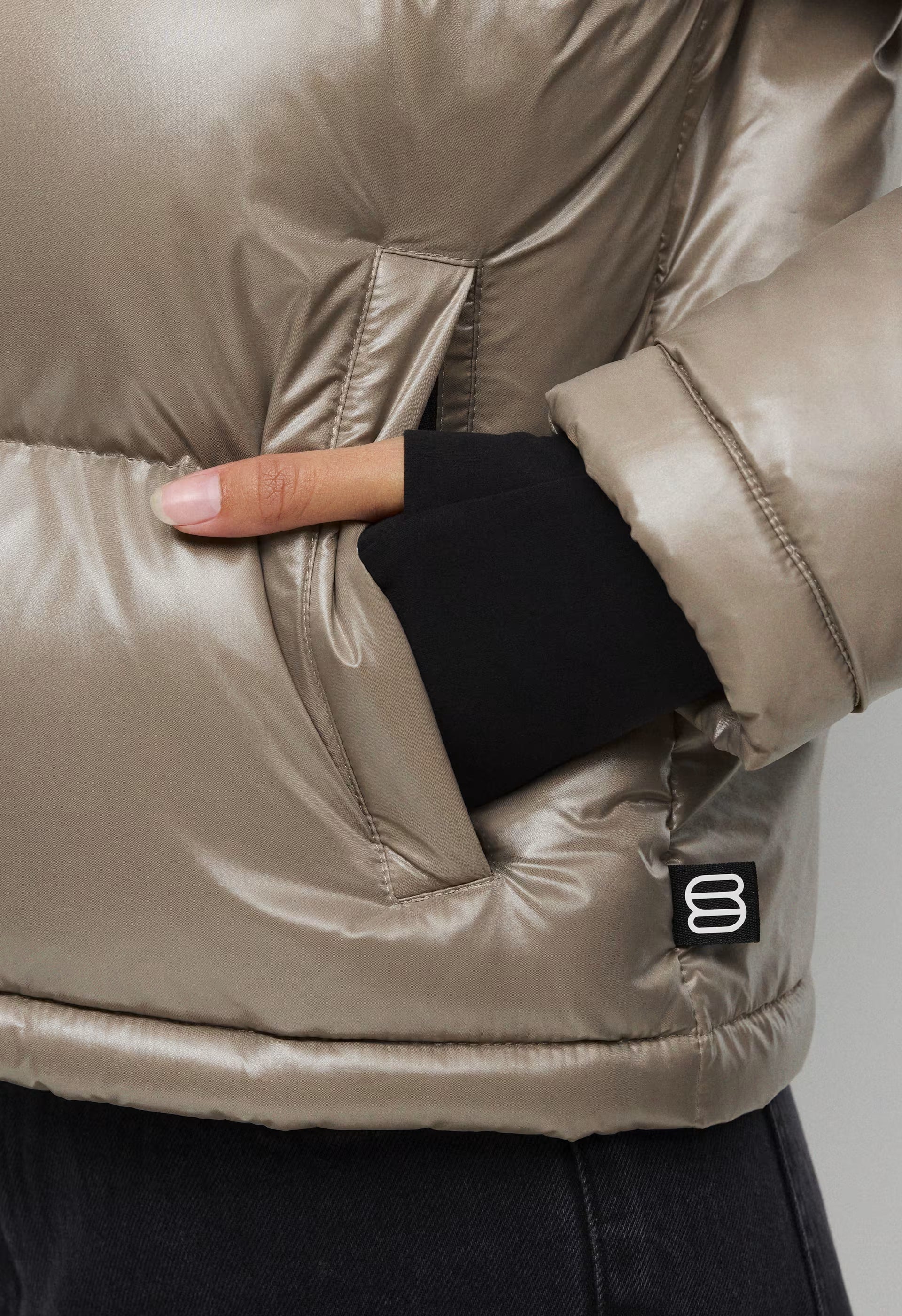 The Super Puff™ Shorty - Hi-Gloss - MODERN TAUPE