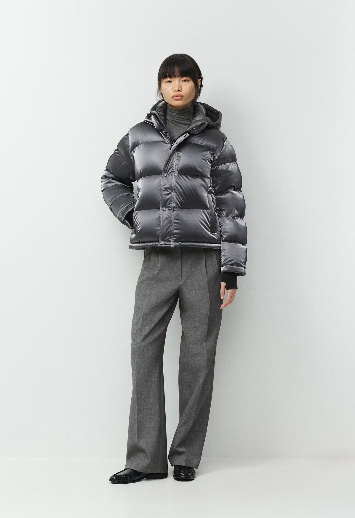 The Super Puff™ Shorty - Liquid Shine - ELEGANT CHARCOAL