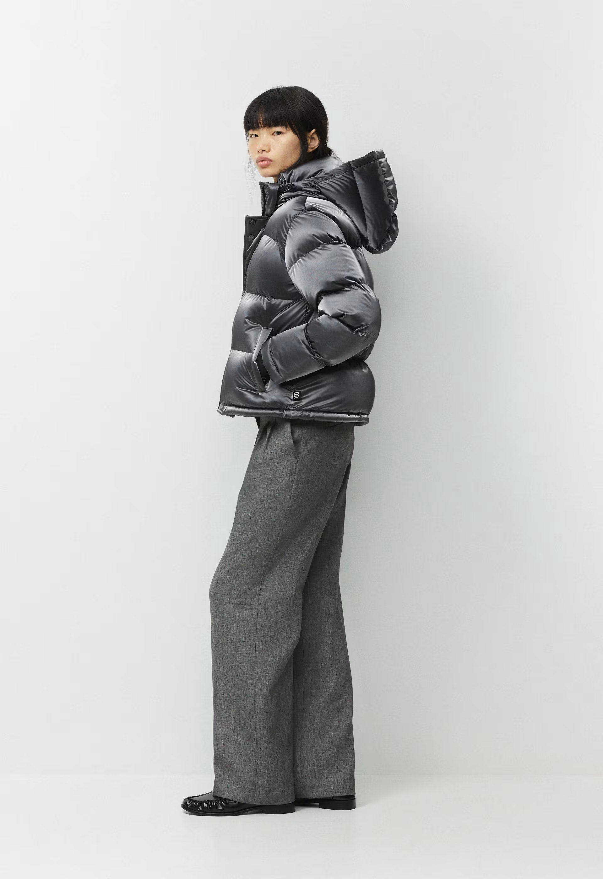 The Super Puff™ Shorty - Liquid Shine - ELEGANT CHARCOAL