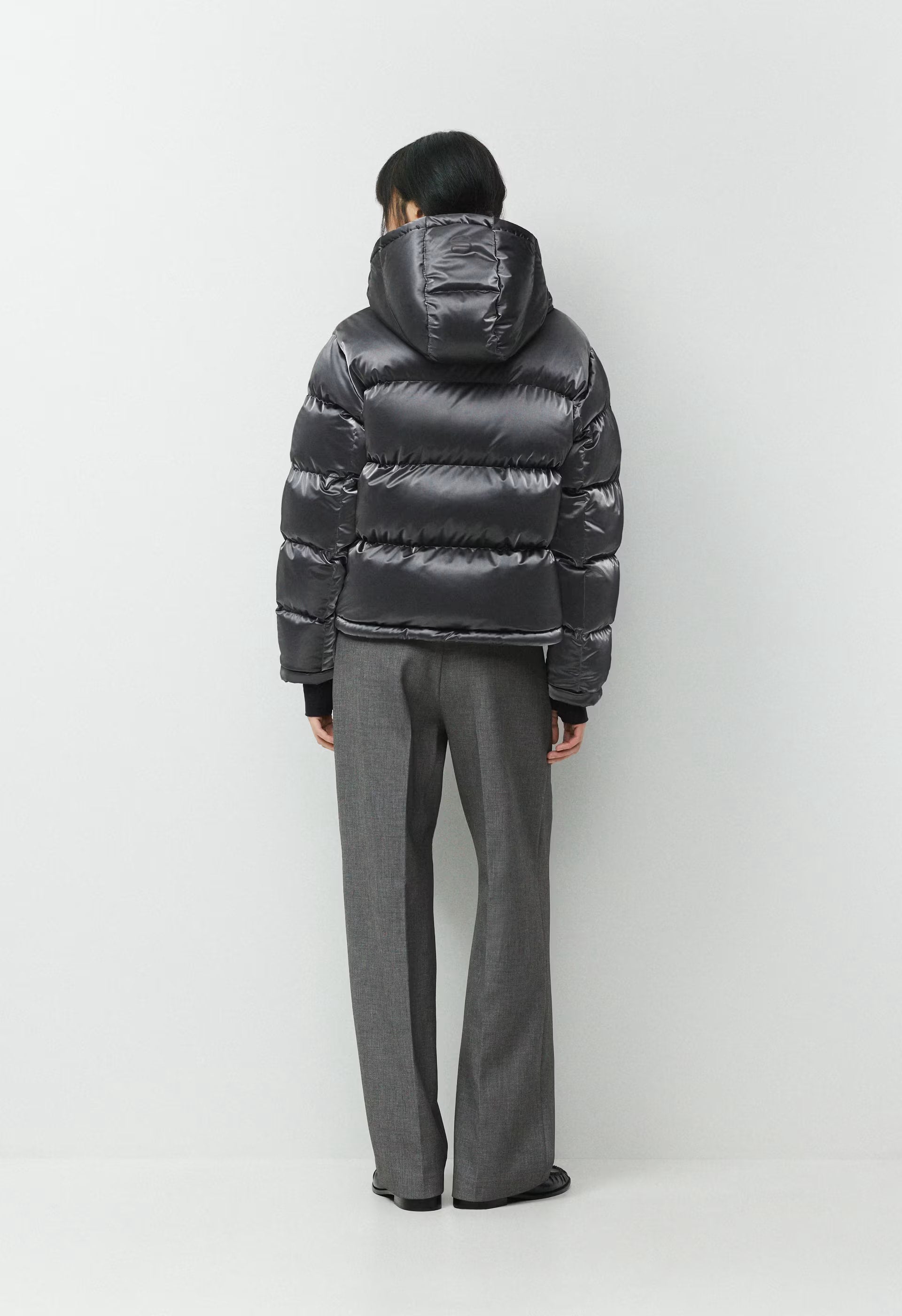 The Super Puff™ Shorty - Liquid Shine - ELEGANT CHARCOAL
