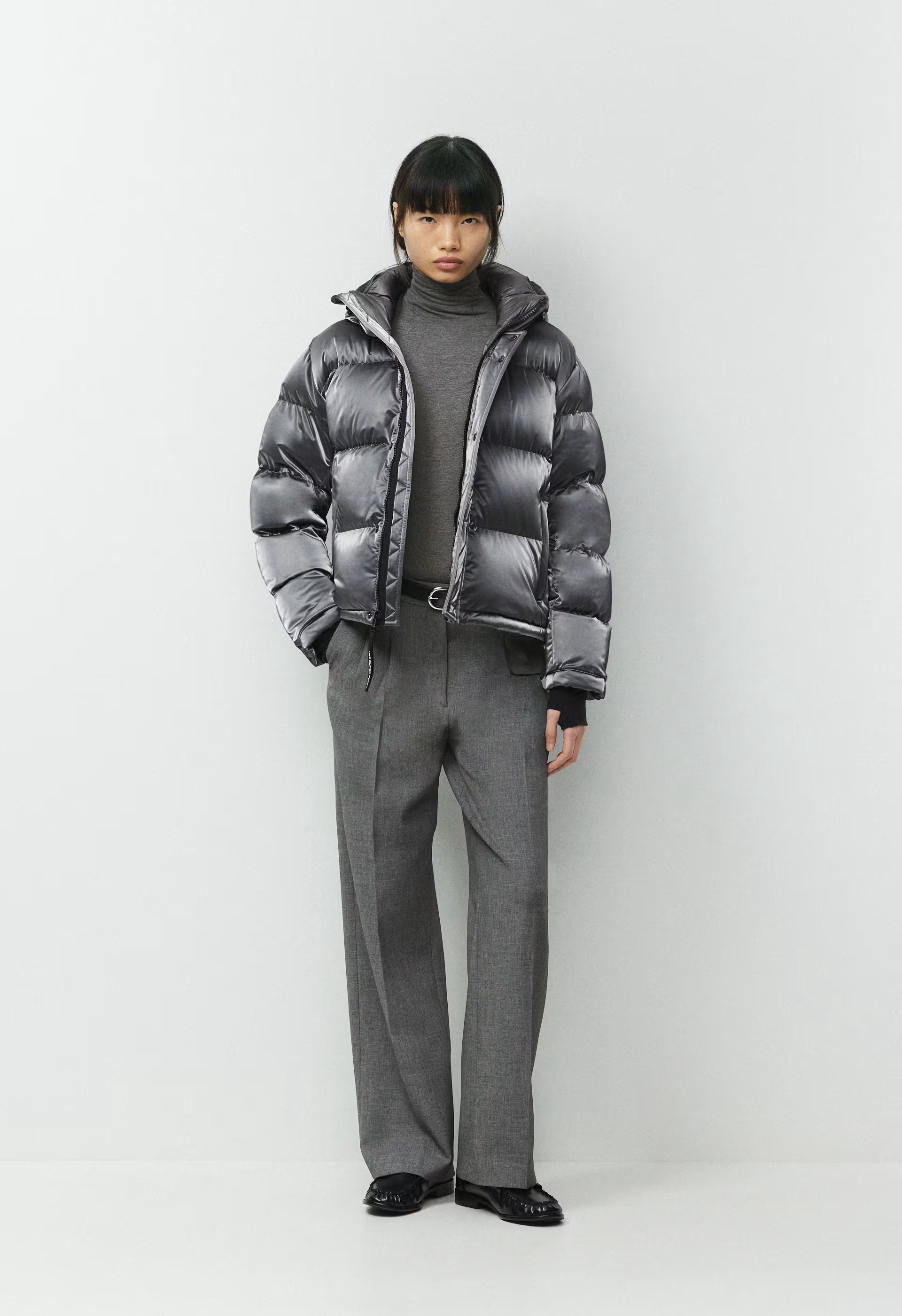 The Super Puff™ Shorty - Liquid Shine - ELEGANT CHARCOAL