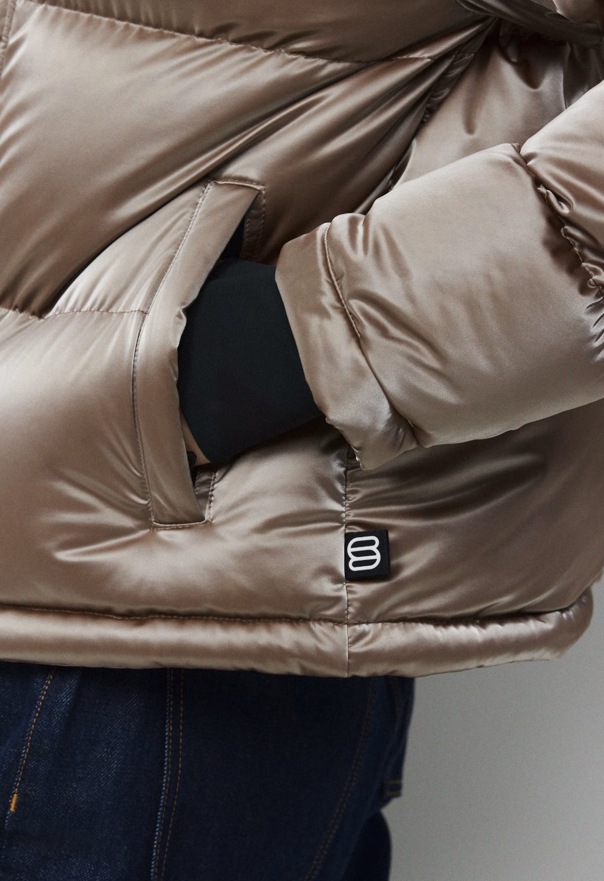 The Super Puff™ Shorty - Liquid Shine - MODERN TAUPE