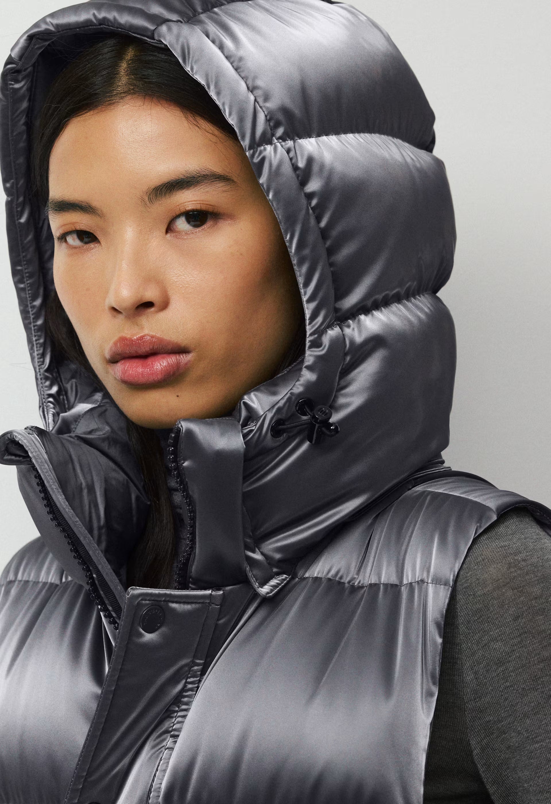 The Super Puff™ Vest - Liquid Shine - COAL GREY