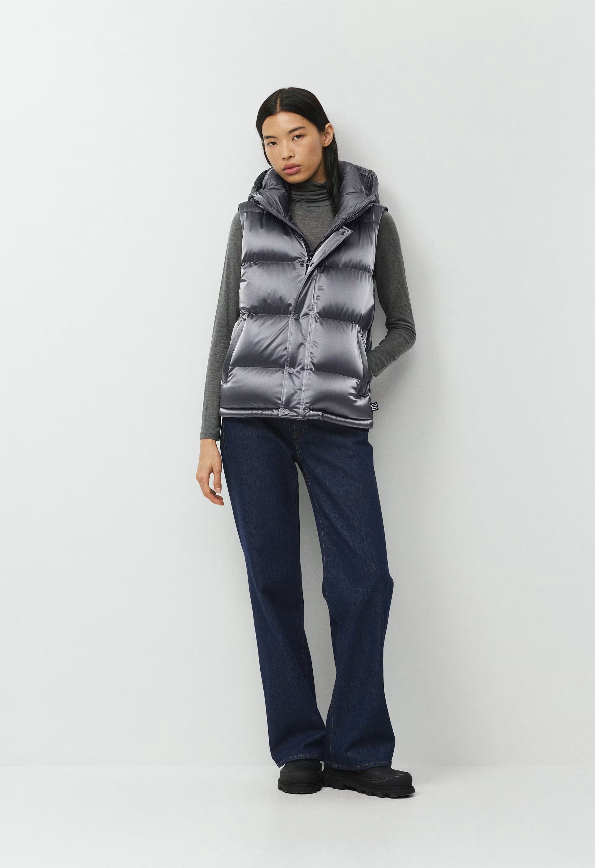 The Super Puff™ Vest - Liquid Shine - COAL GREY