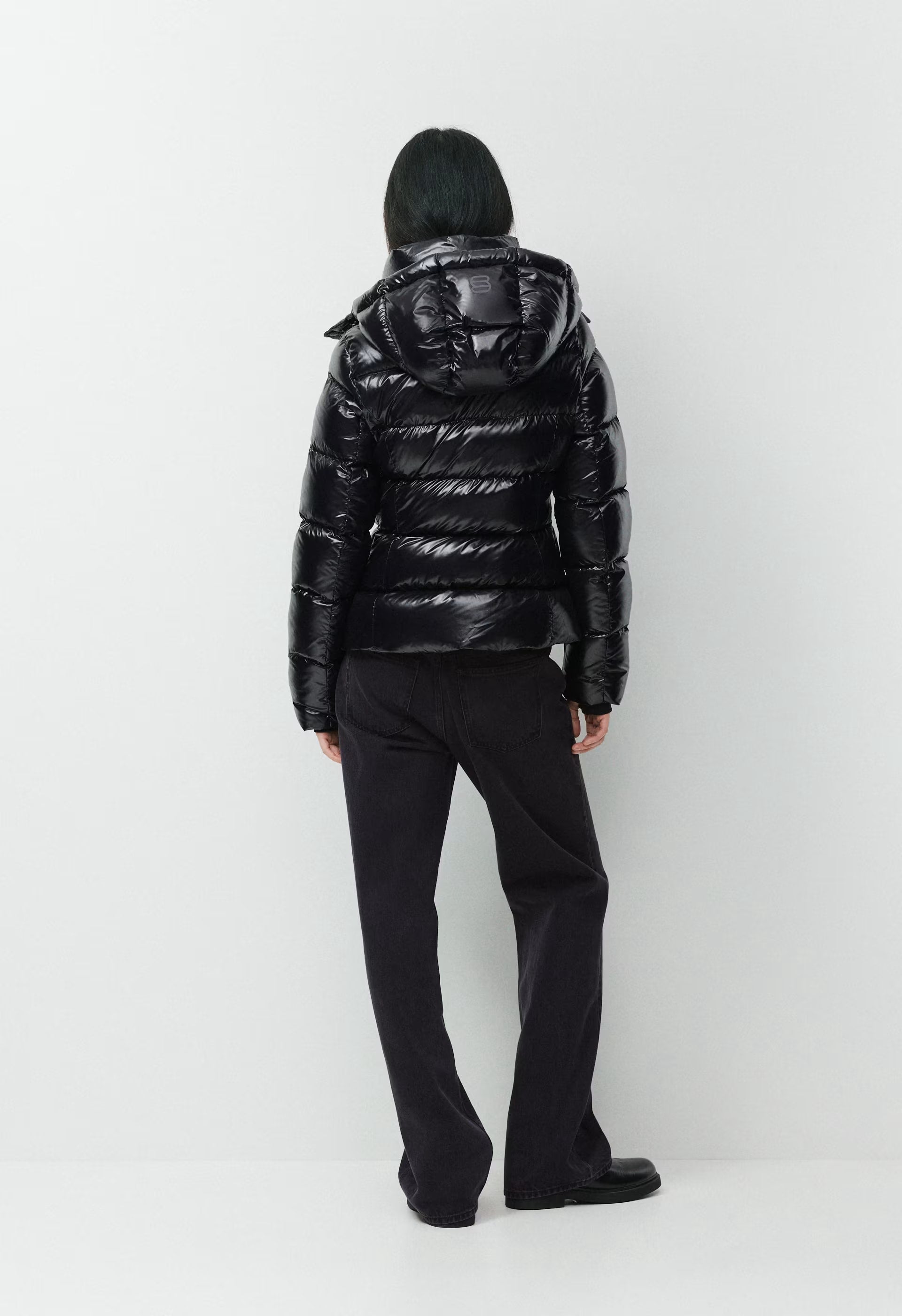 The SuperSnug Puff™ - Hi-Gloss - BLACK