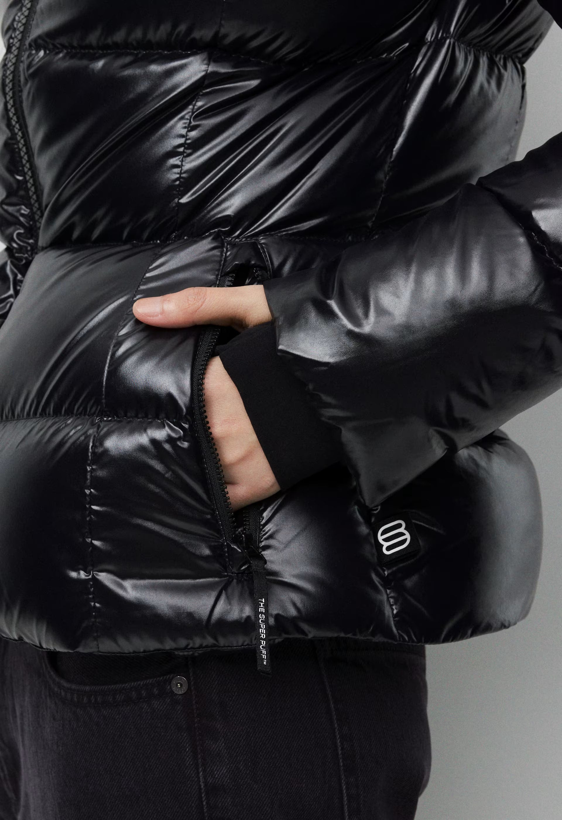 The SuperSnug Puff™ - Hi-Gloss - BLACK
