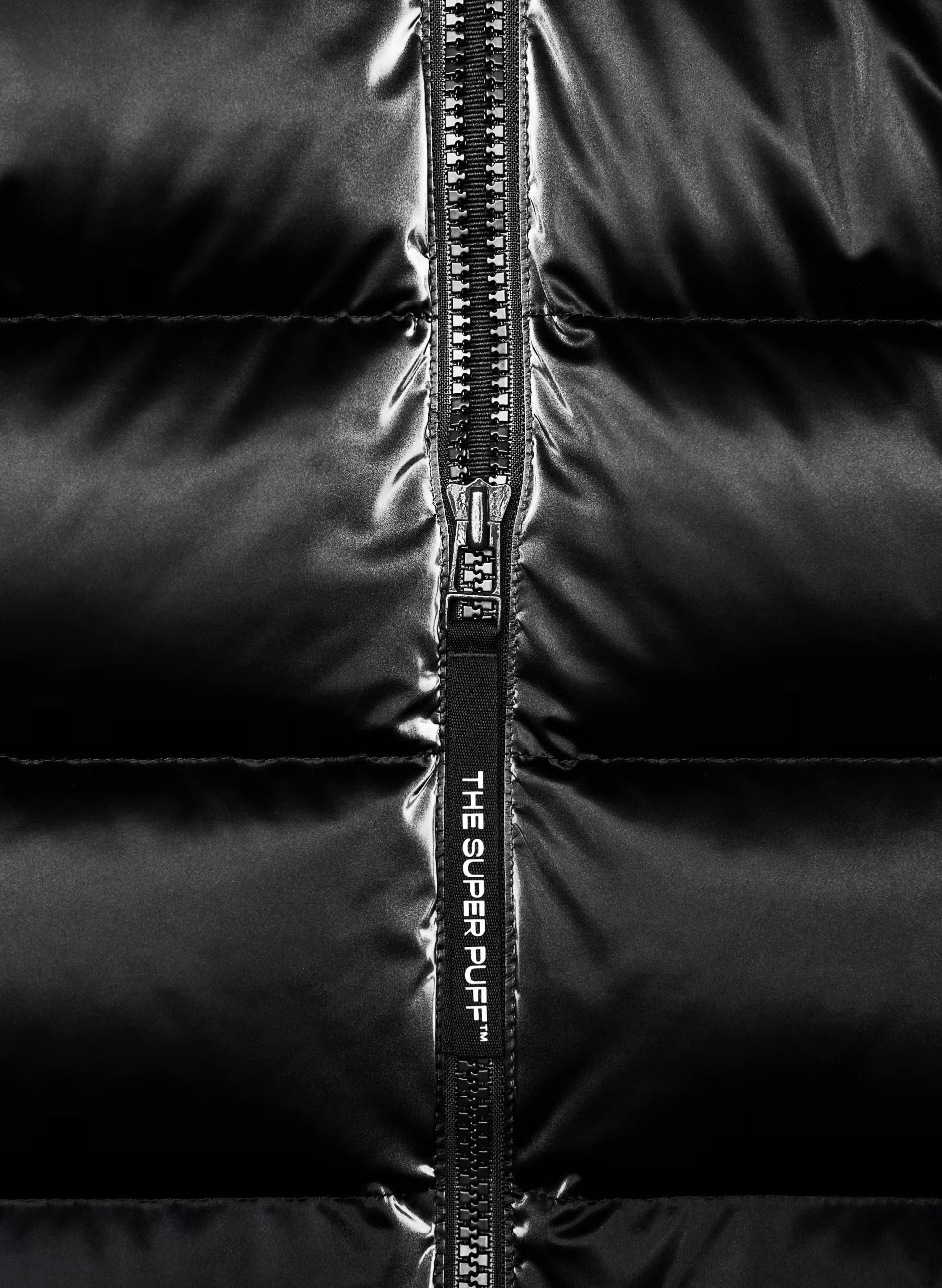 The SuperSnug Puff™ - Liquid Shine - BLACK