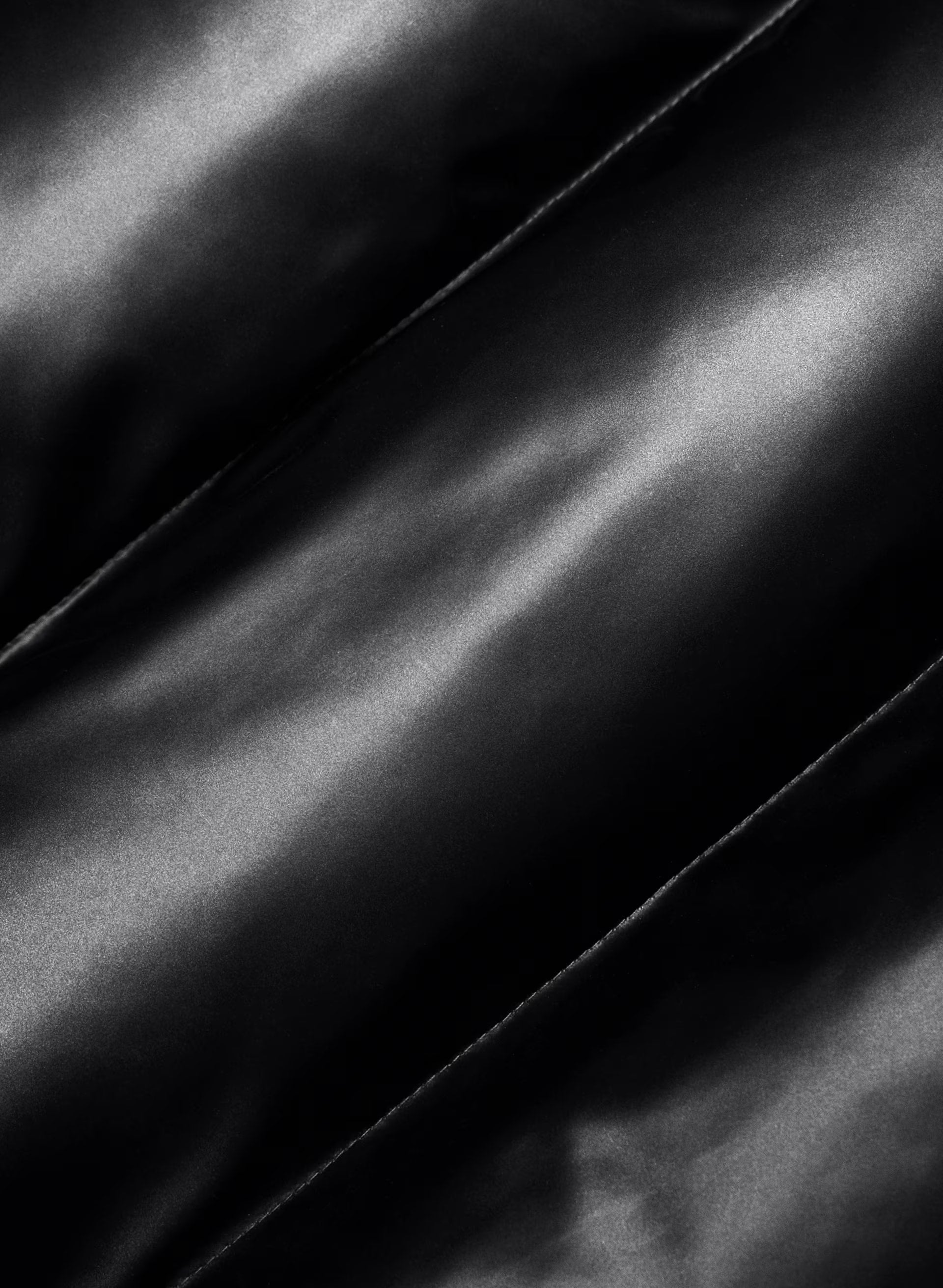 The SuperSnug Puff™ - Liquid Shine - BLACK