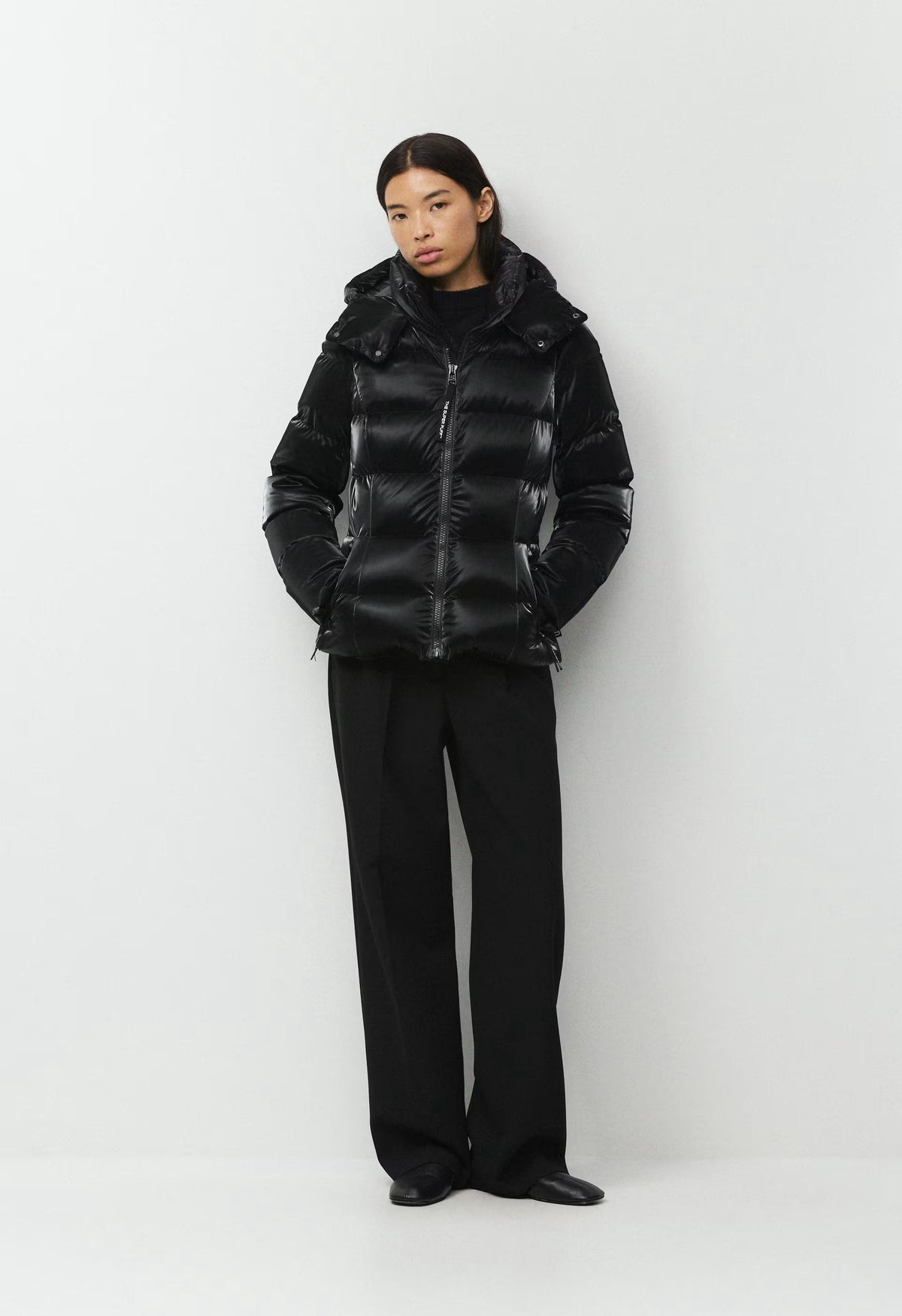 The SuperSnug Puff™ - Liquid Shine - BLACK