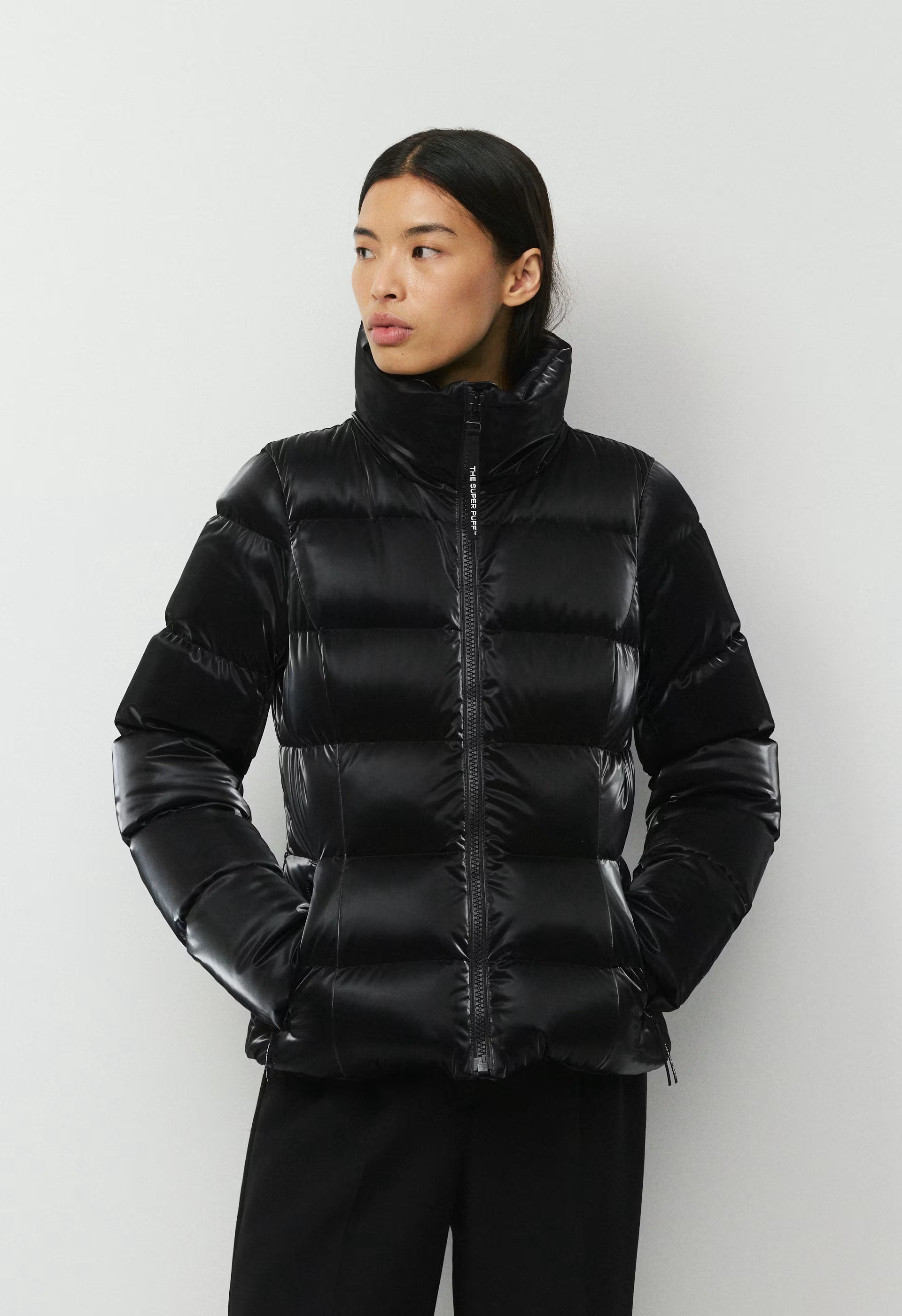 The SuperSnug Puff™ - Liquid Shine - BLACK