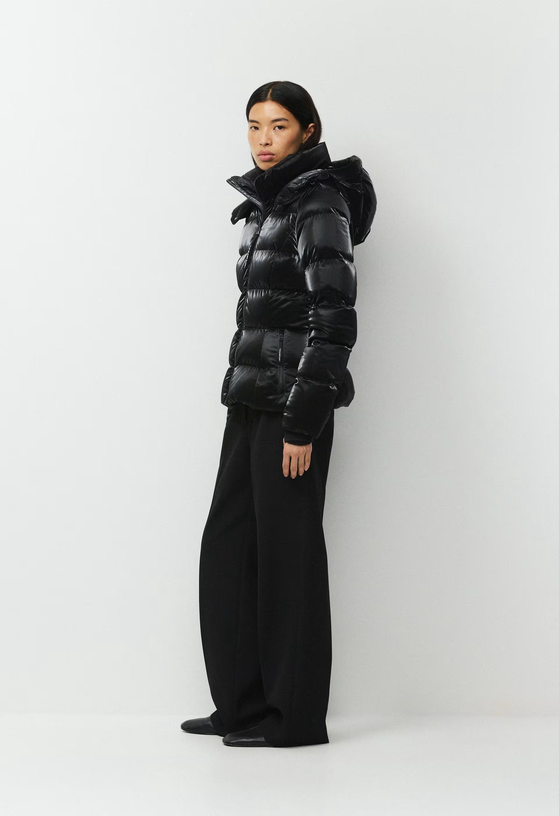 The SuperSnug Puff™ - Liquid Shine - BLACK