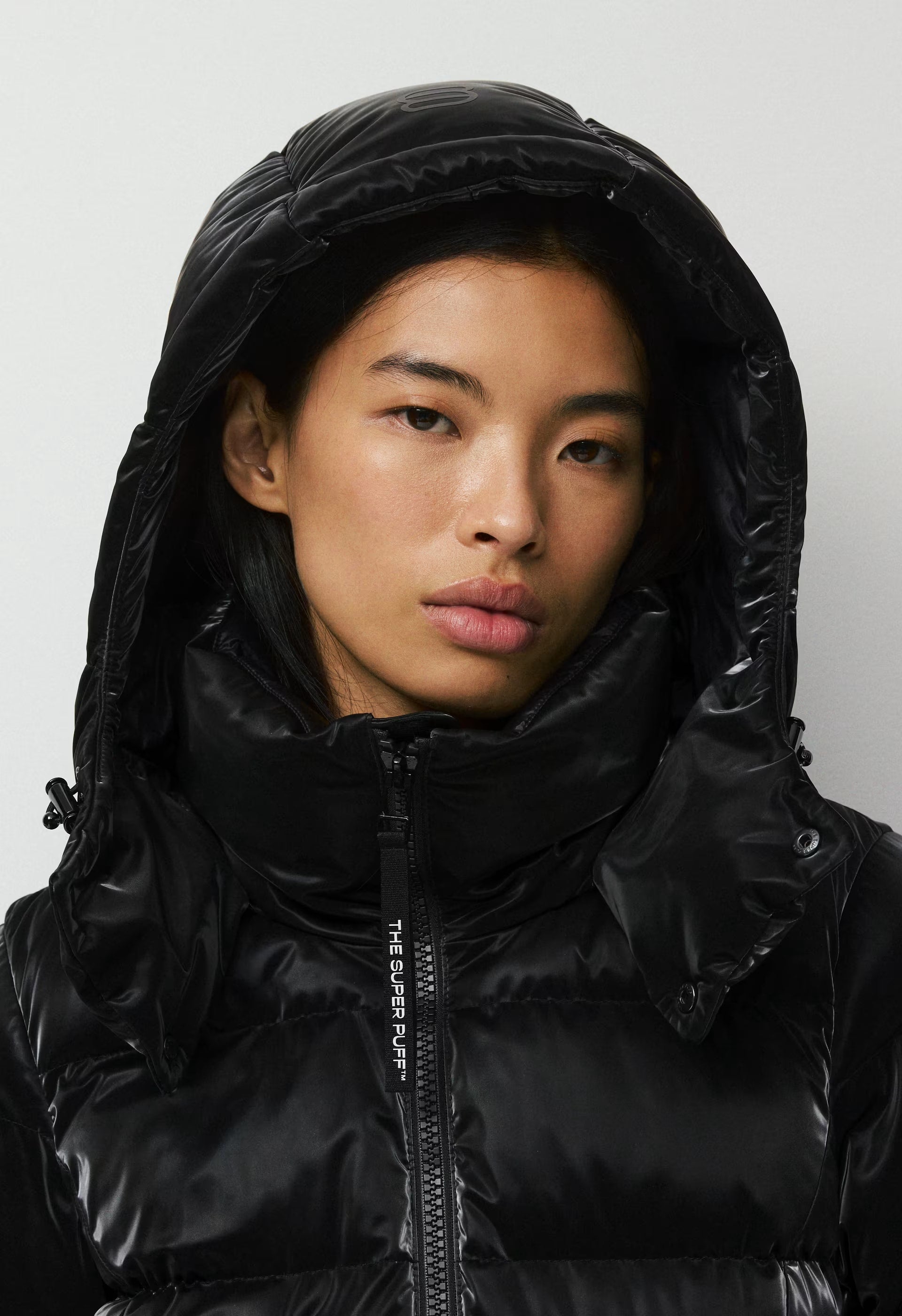 The SuperSnug Puff™ - Liquid Shine - BLACK