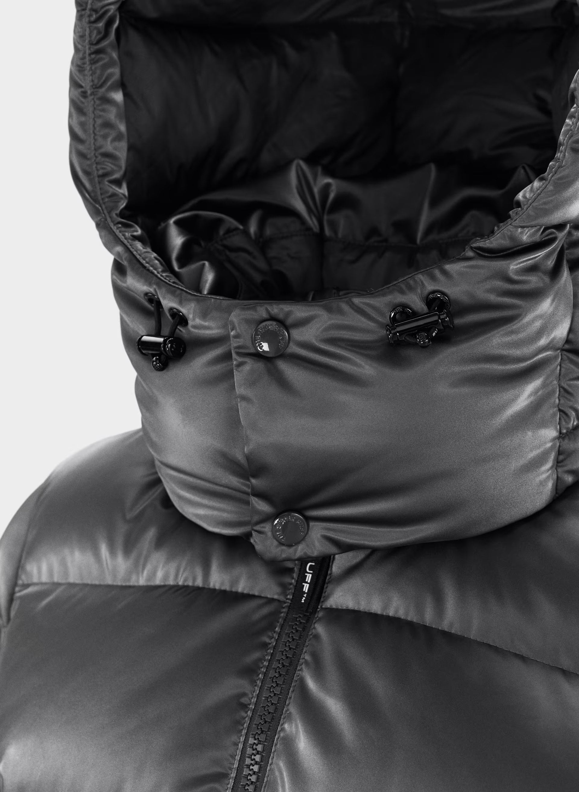 The SuperSnug Puff™ - Liquid Shine - ELEGANT CHARCOAL