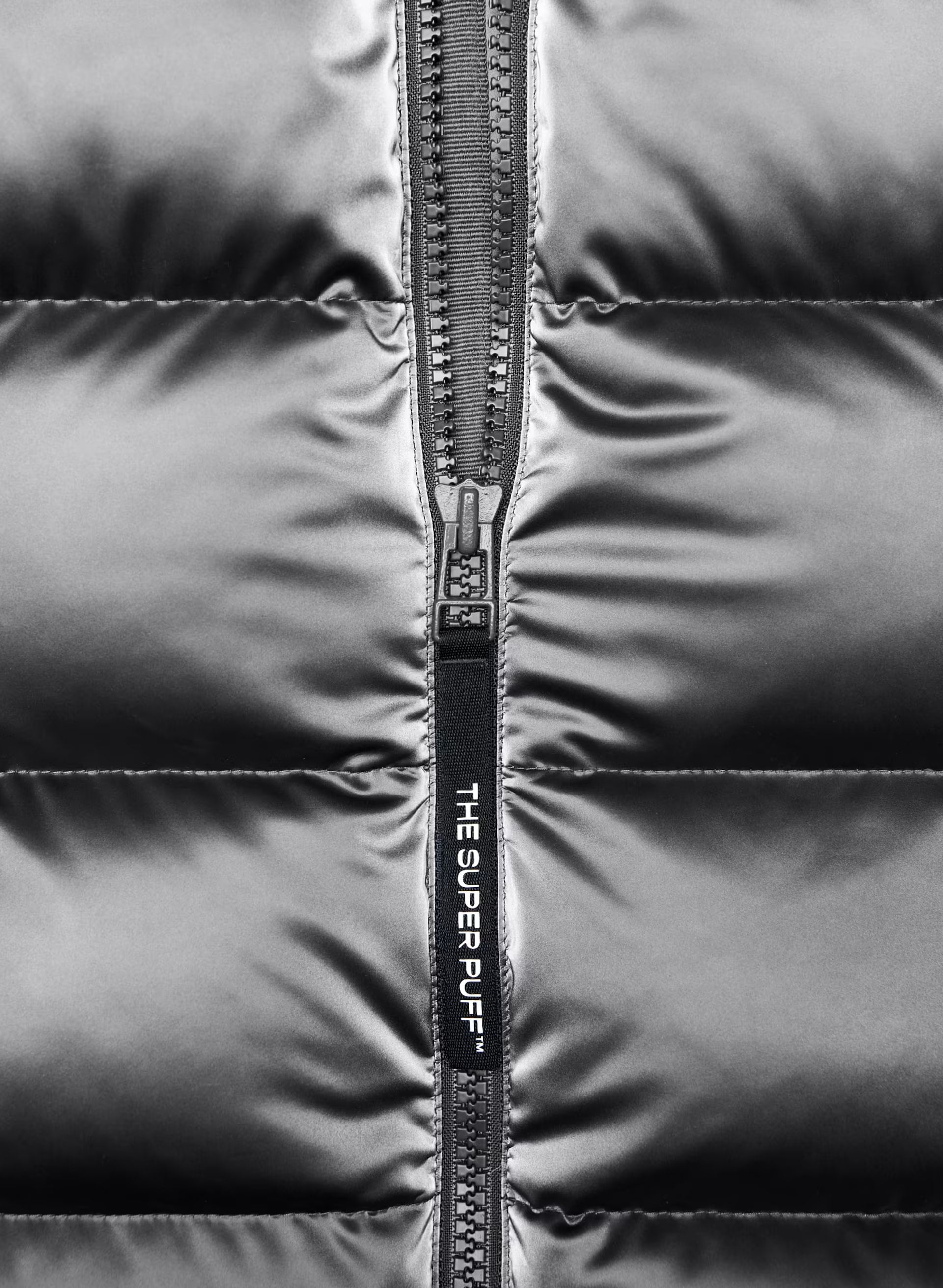 The SuperSnug Puff™ - Liquid Shine - ELEGANT CHARCOAL