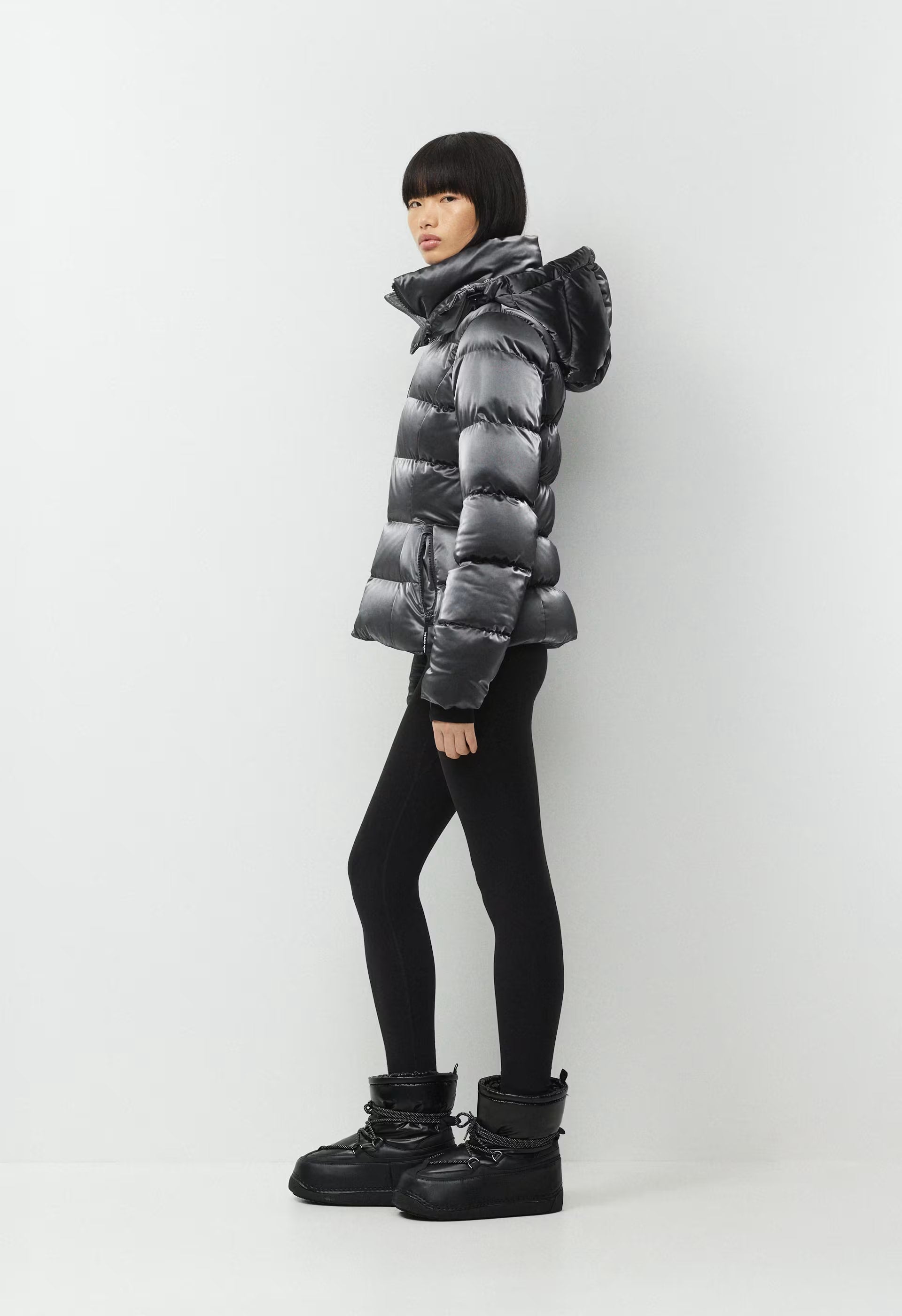 The SuperSnug Puff™ - Liquid Shine - ELEGANT CHARCOAL