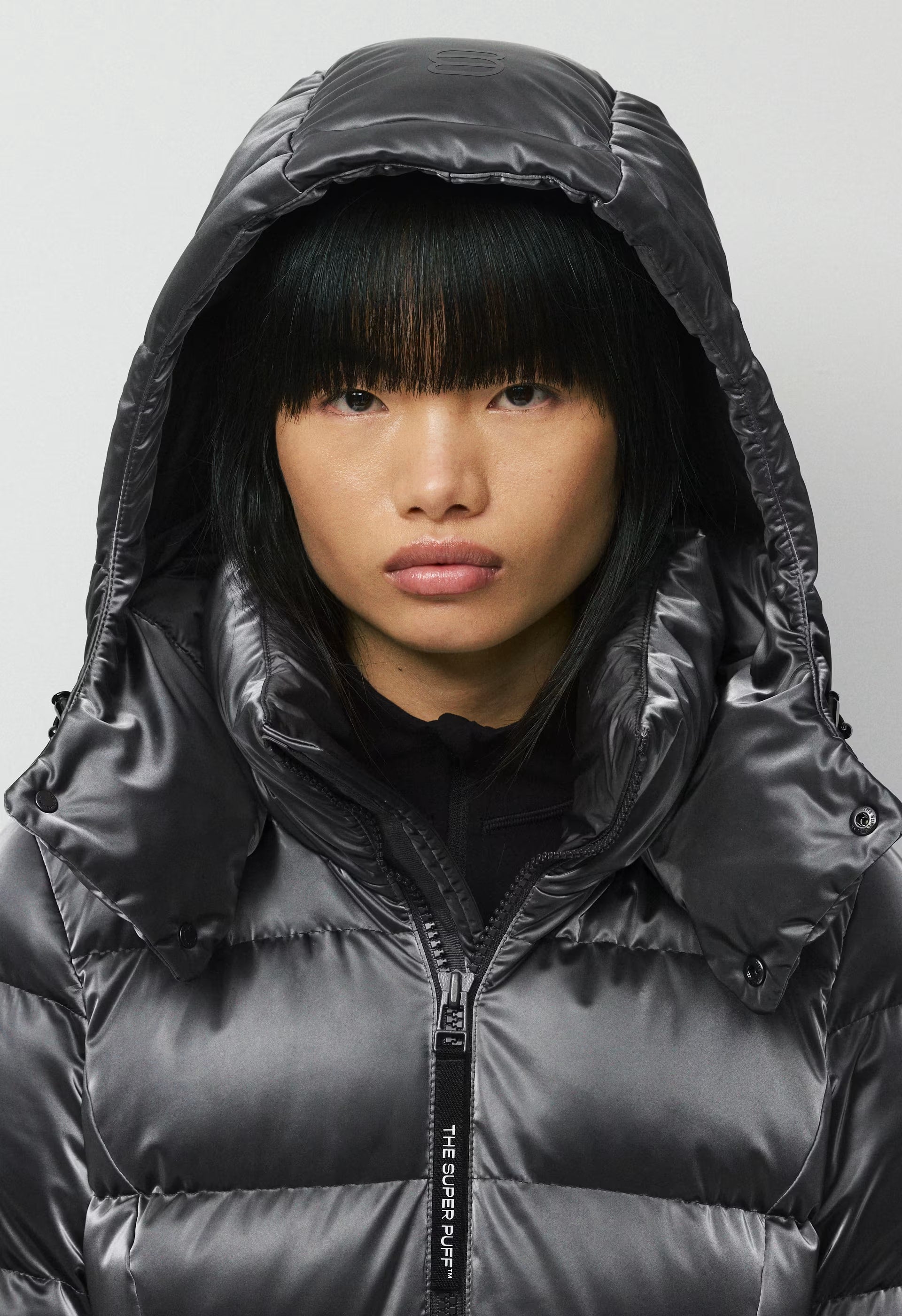 The SuperSnug Puff™ - Liquid Shine - ELEGANT CHARCOAL