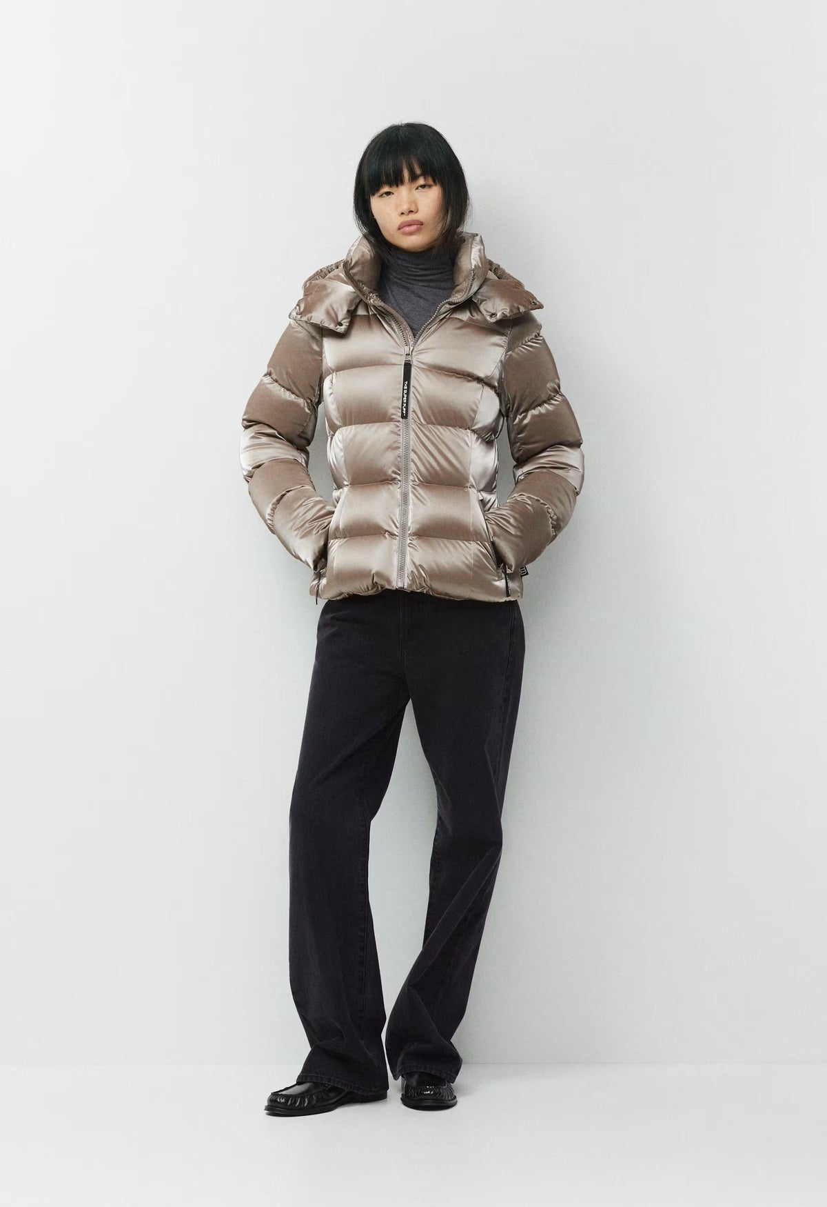 The SuperSnug Puff™ - Liquid Shine - MODERN TAUPE