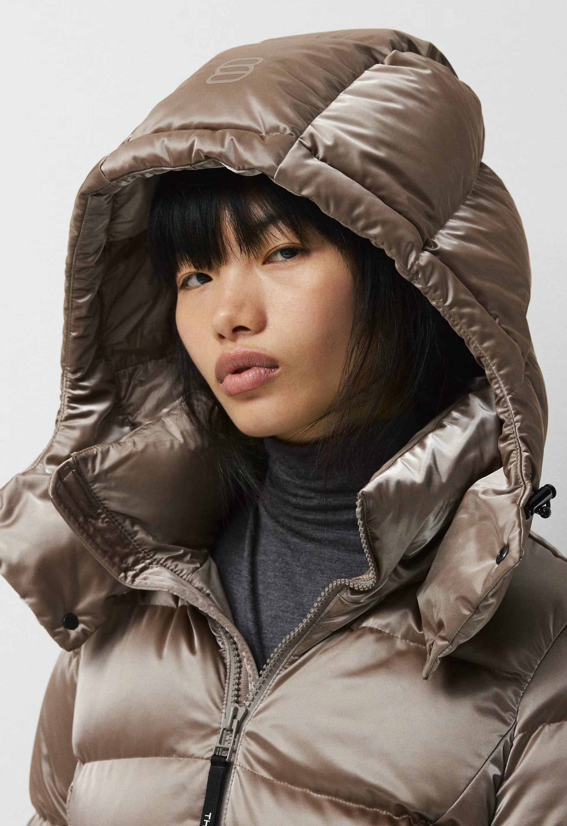 The SuperSnug Puff™ - Liquid Shine - MODERN TAUPE
