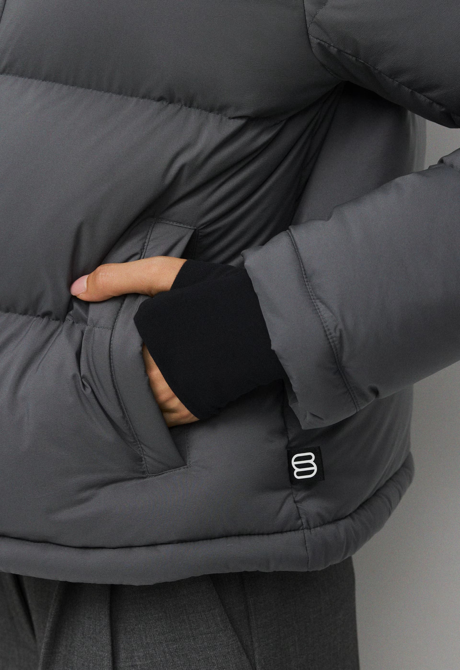 The Super Puff™ Shorty - cliMATTE™ - ELEGANT CHARCOAL