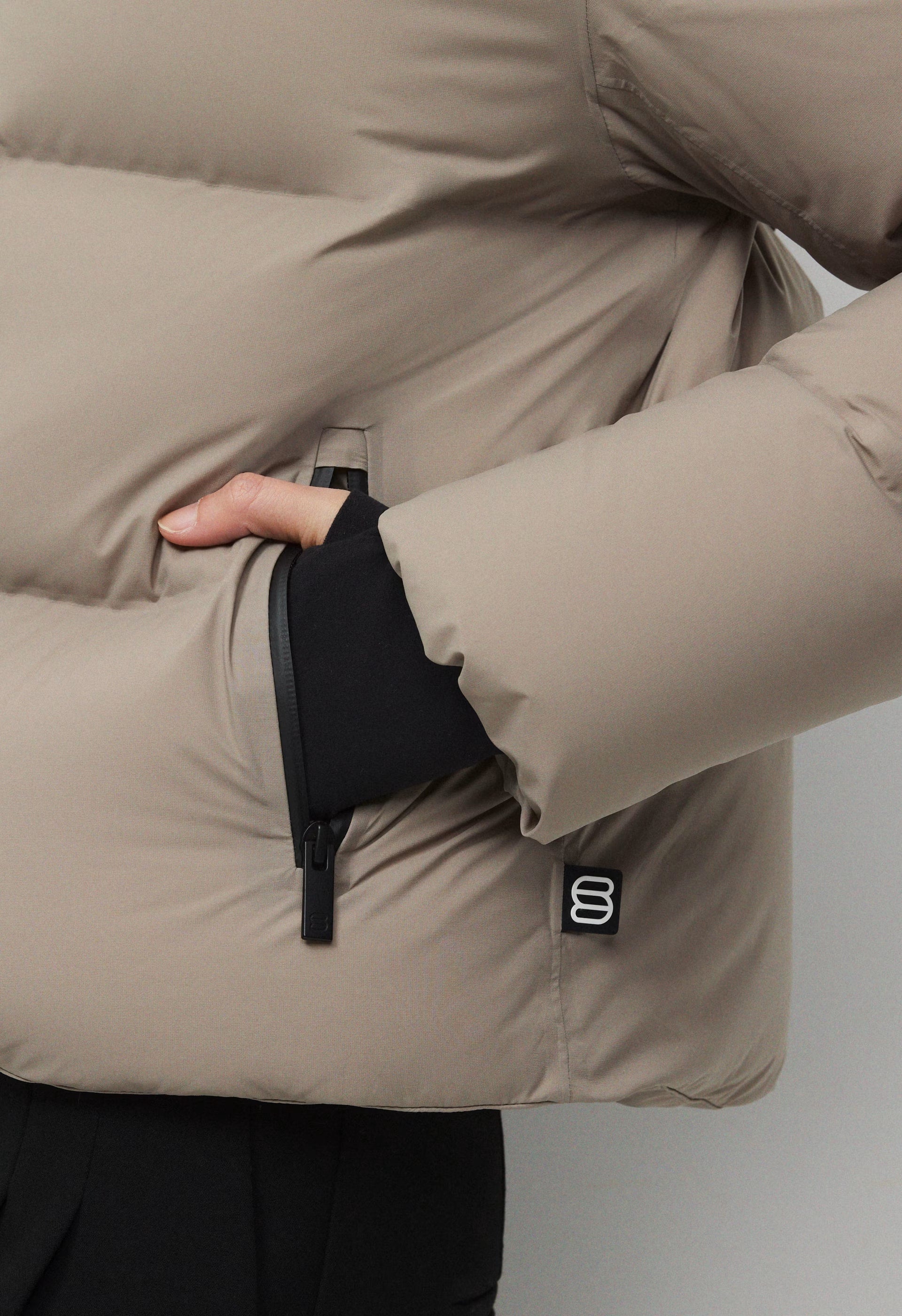 The Super Puff₂O™ Shorty - Rainstop™ - MODERN TAUPE