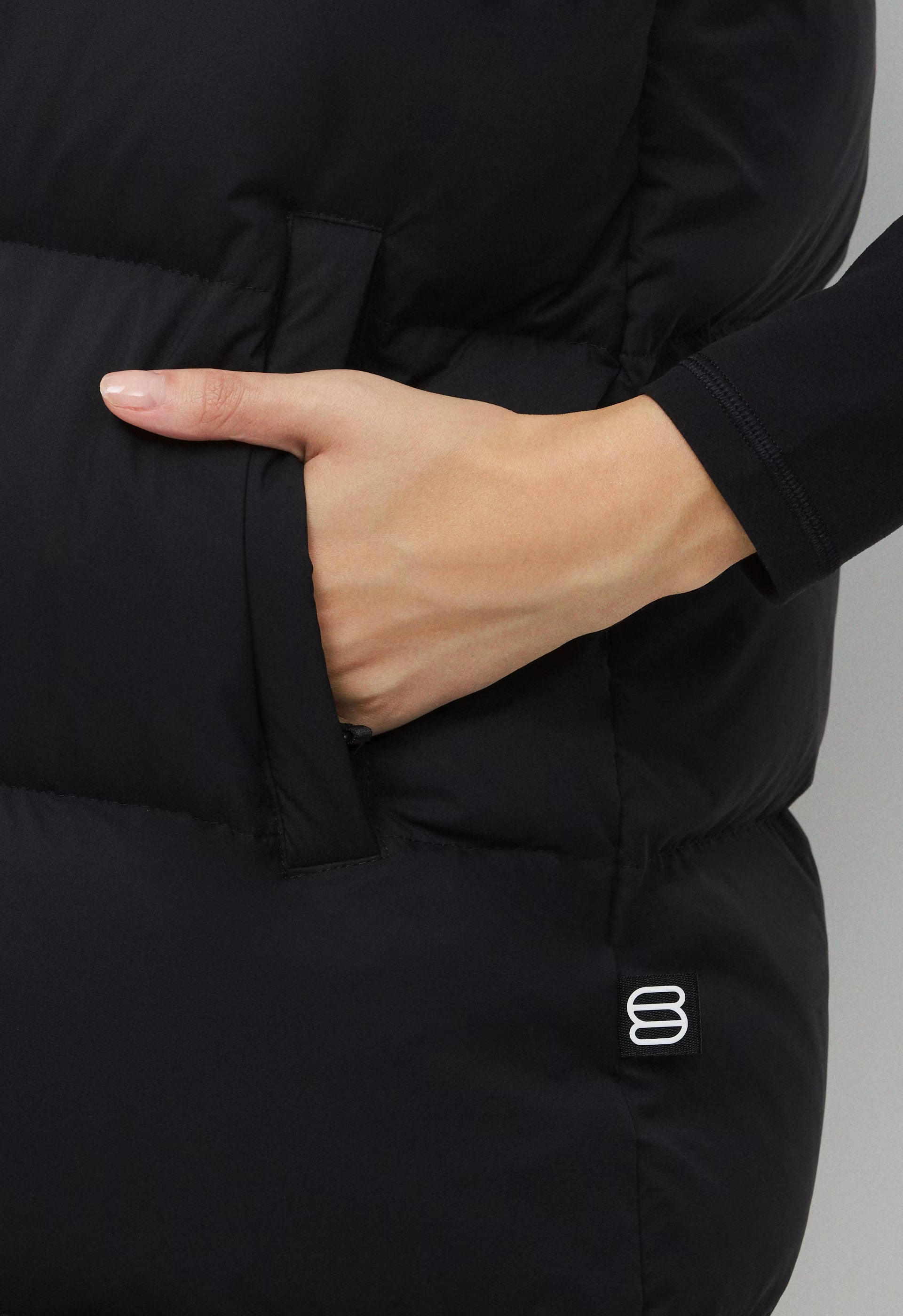 The Super Puff™ Mid Vest - cliMATTE™ - BLACK