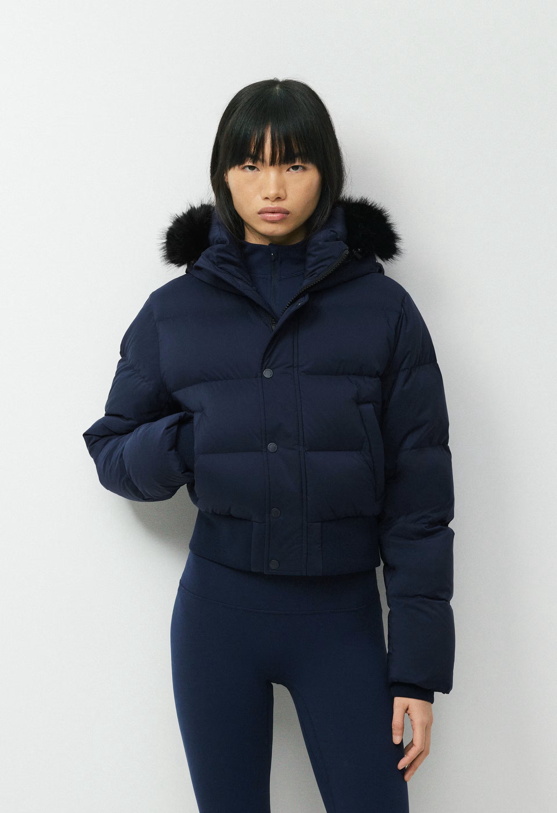 The Super Chalet Puff™ - cliMATTE™ - ADMIRAL NAVY/ BLACK